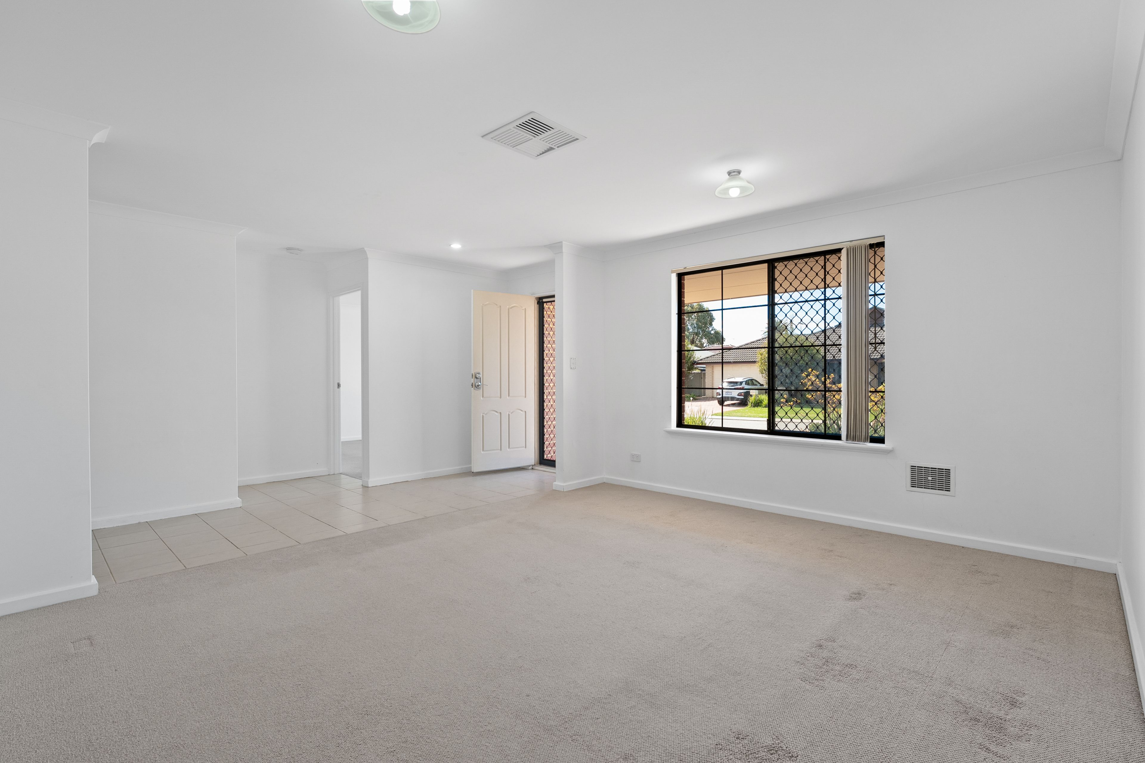 4 Oxenholme Way — photo 3 of 30