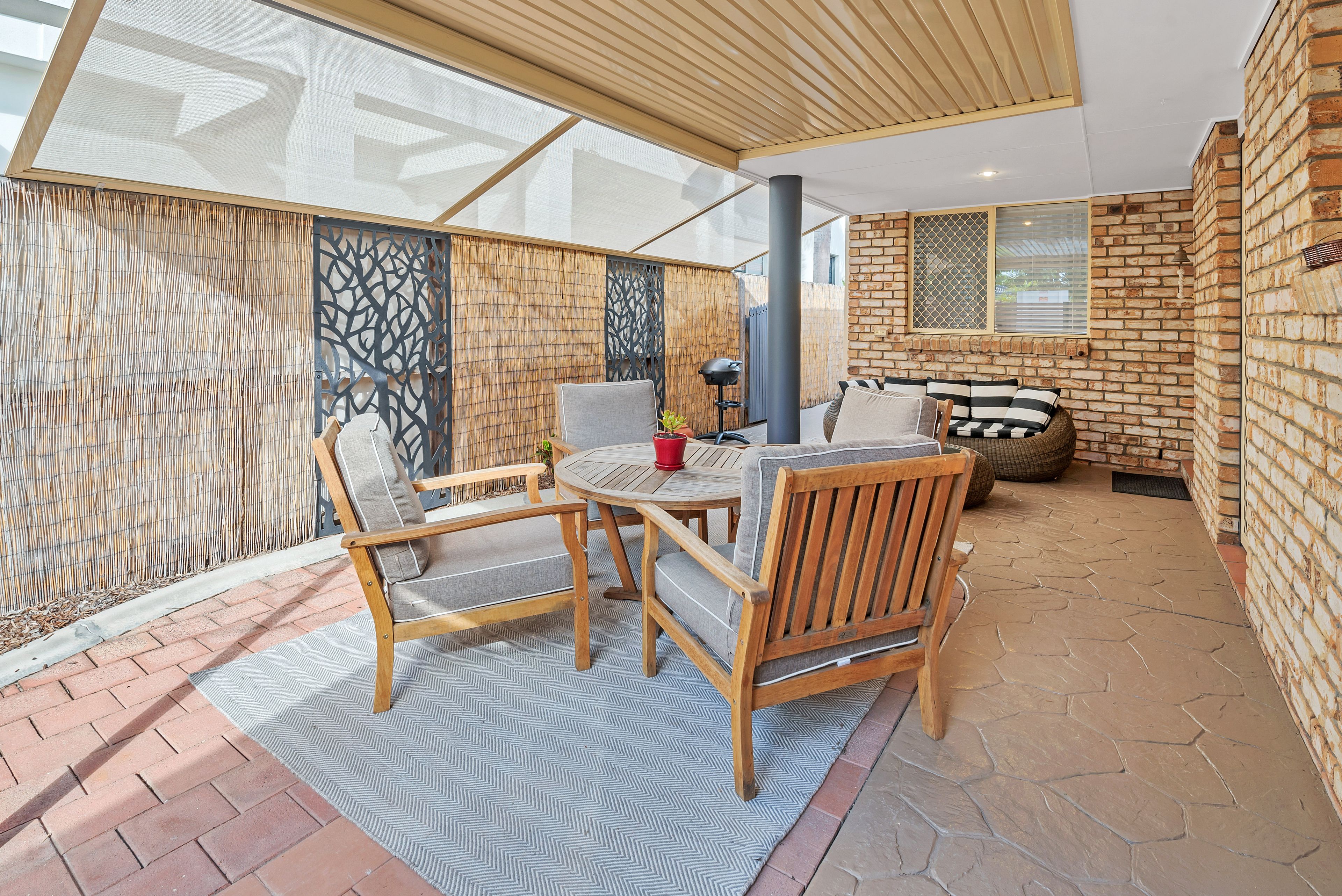 1/12 Rouen Avenue, Paradise Point, QLD 4216