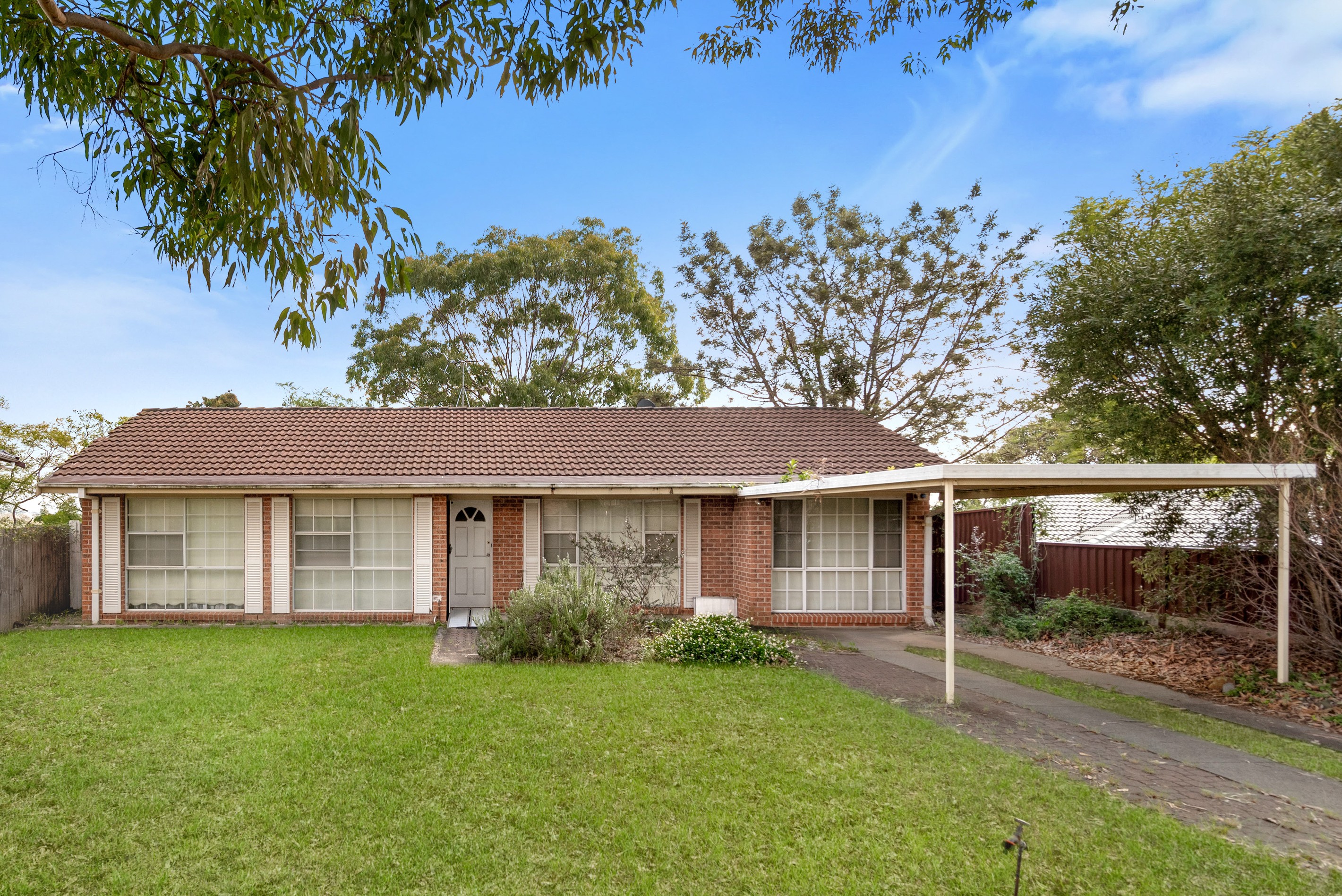 4 Cobb Place, Ambarvale, NSW 2560