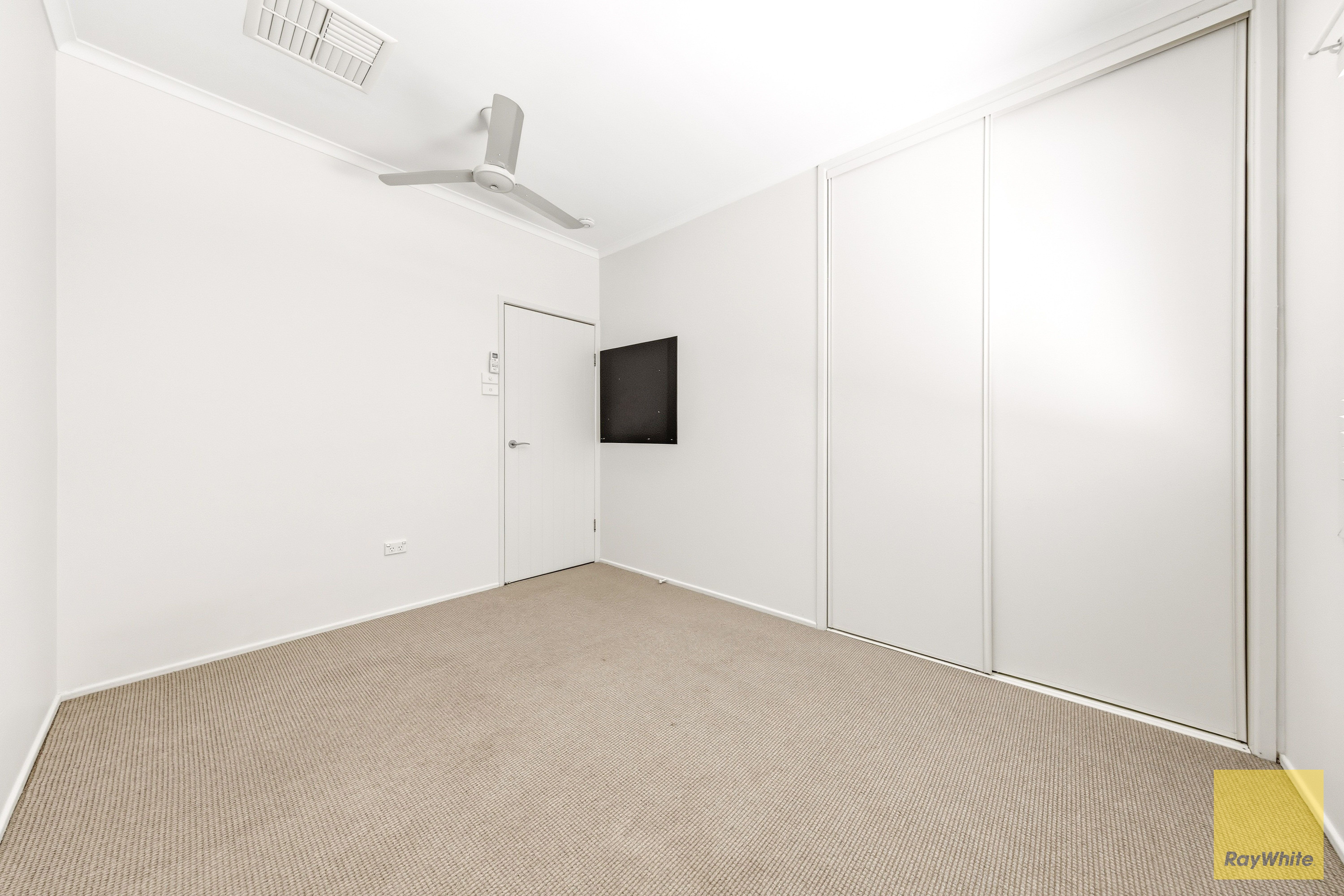 30 Mellish Crescent — photo 16 of 30