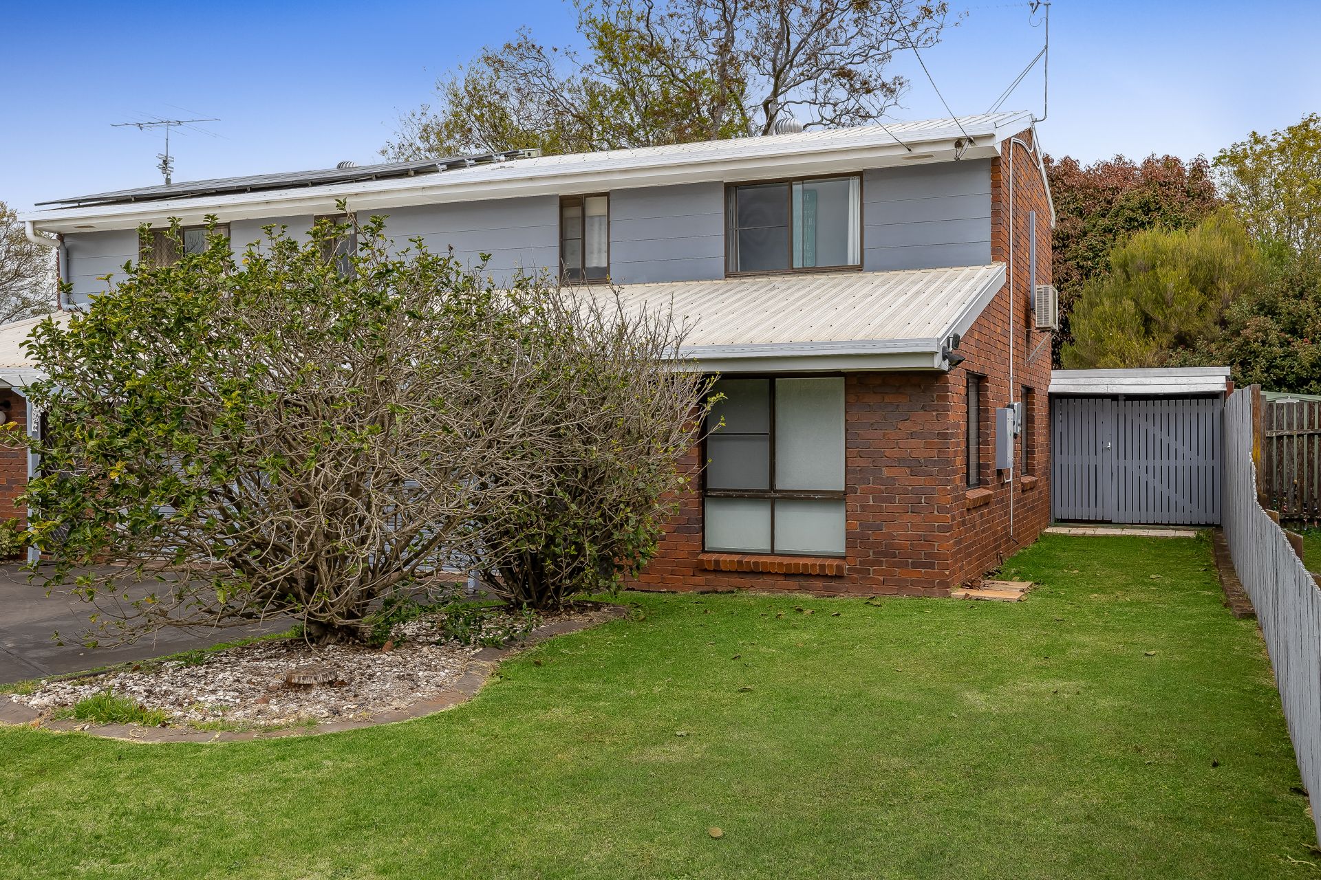 2/8 Edzill Street, Wilsonton Heights, QLD 4350