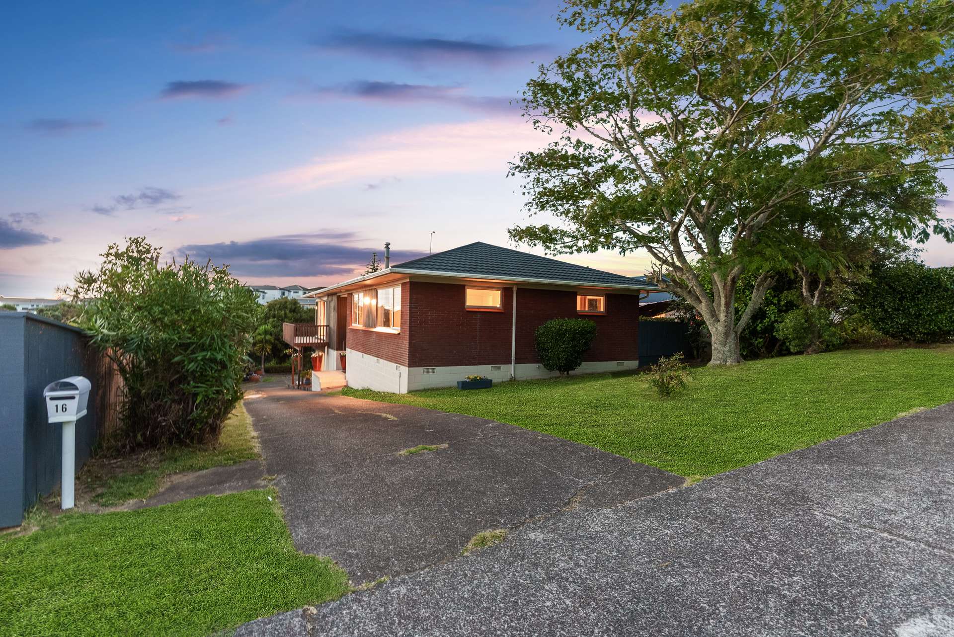 16 Te Anau Place photo 1