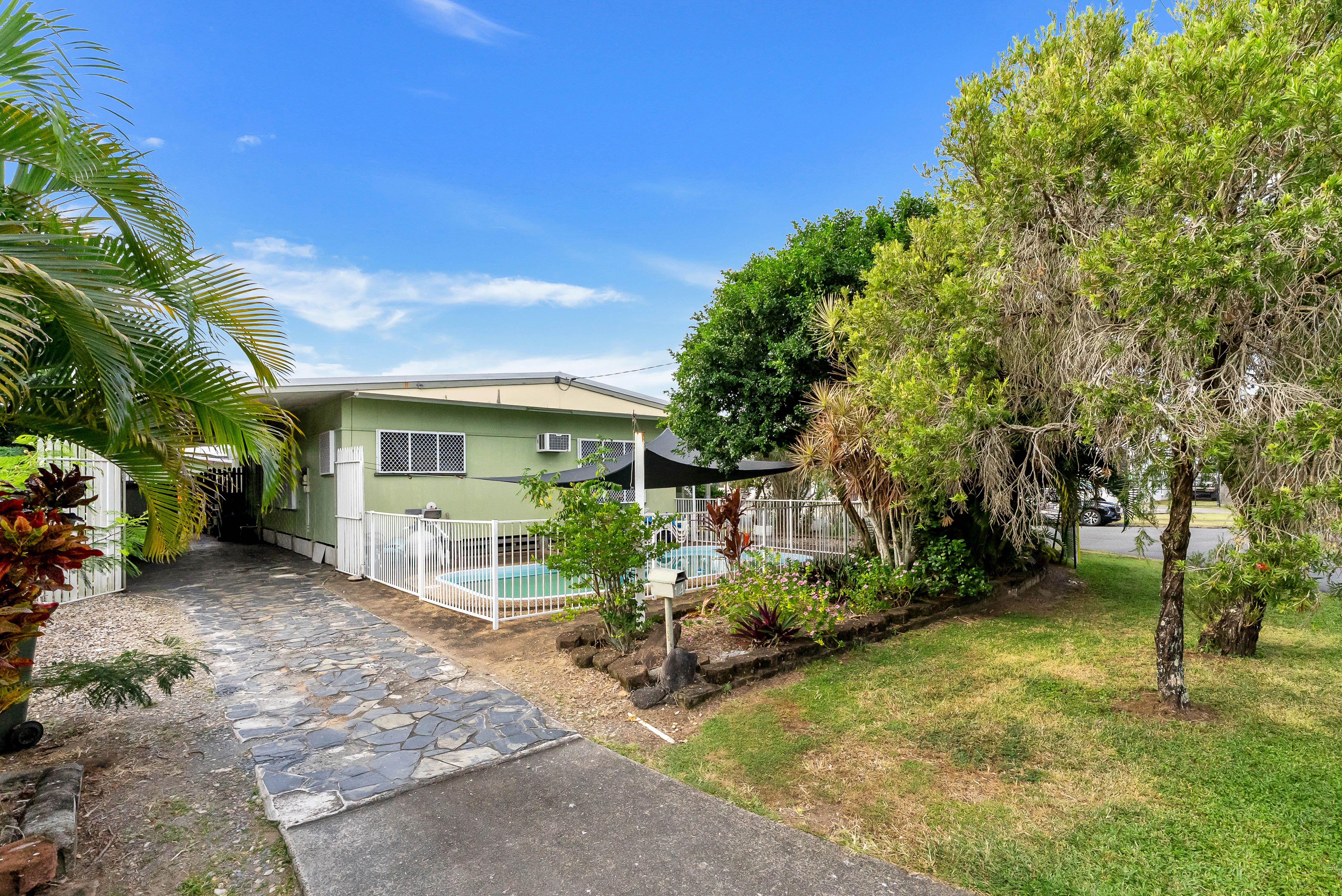 14 West Street, Manunda, QLD 4870