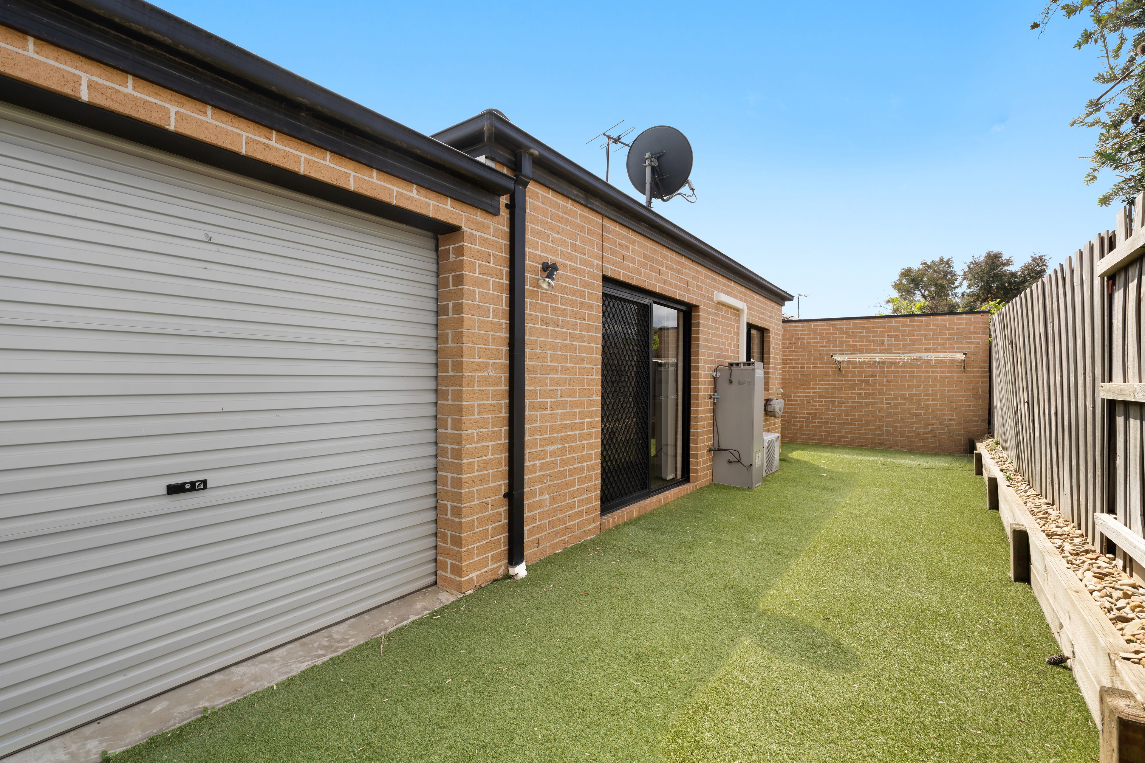 3/8 Mina Court — photo 9 of 17