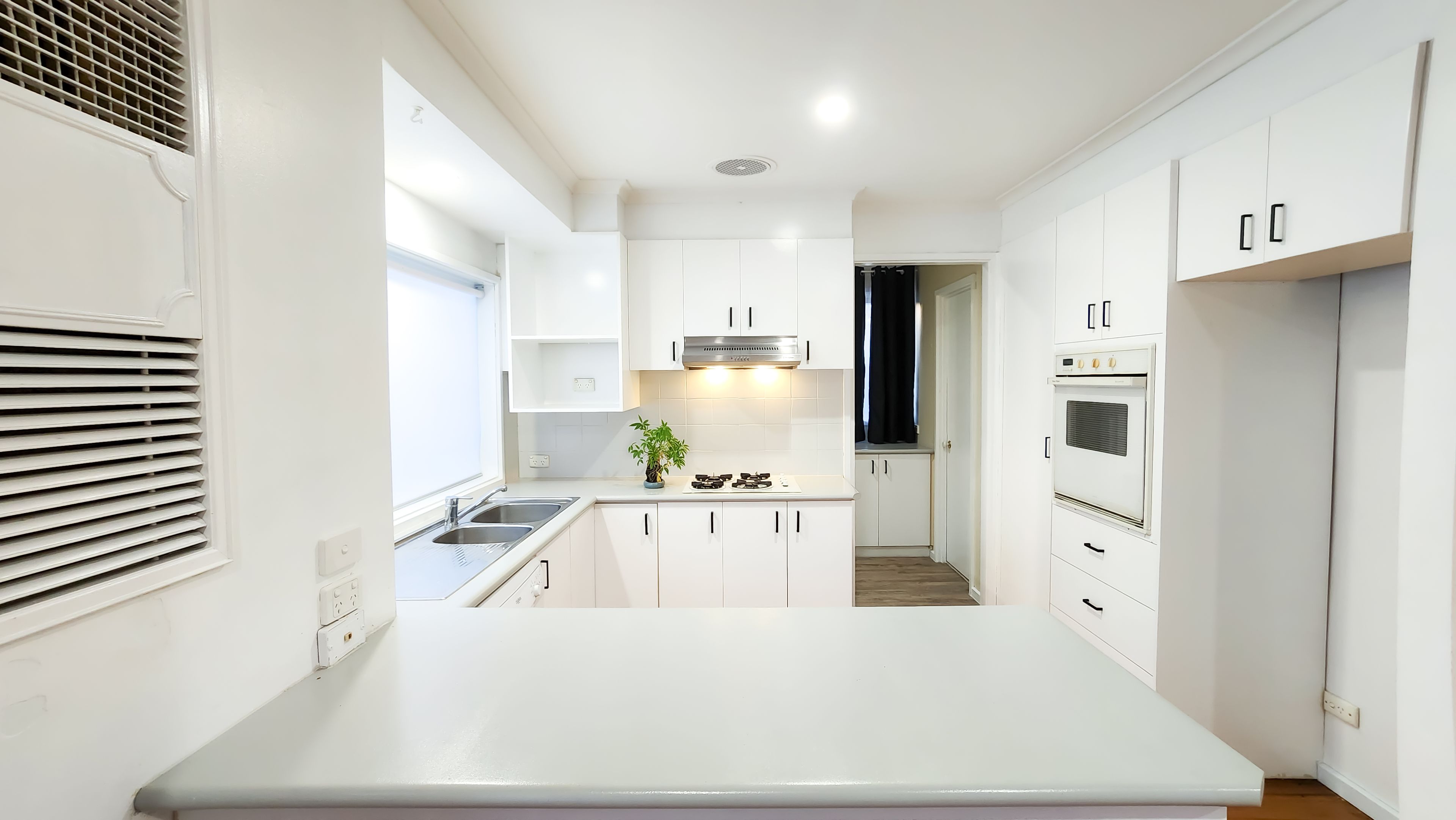 24 Hood Crescent — photo 6 of 15