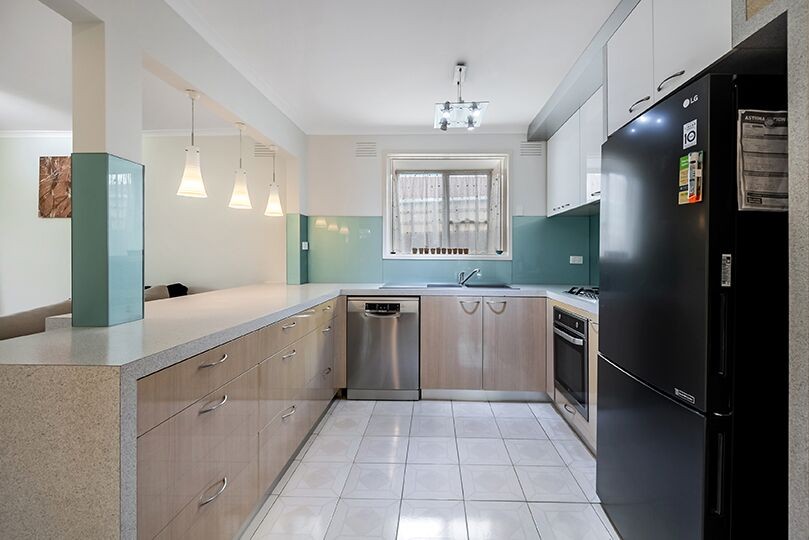 2 Cuthbert Drive, Mill Park, VIC 3082