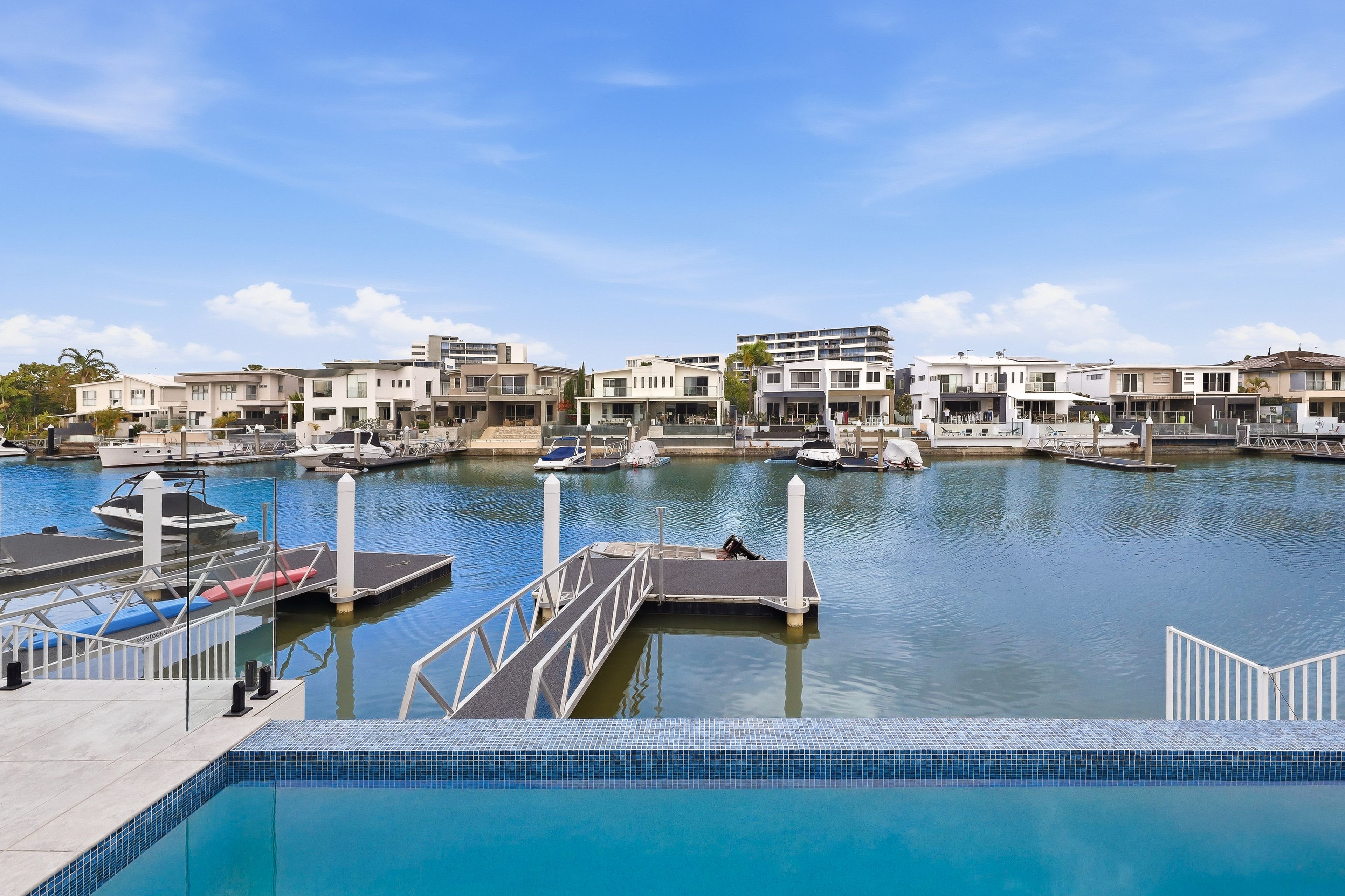 2/10 Middle Quay Drive — photo 3 of 30