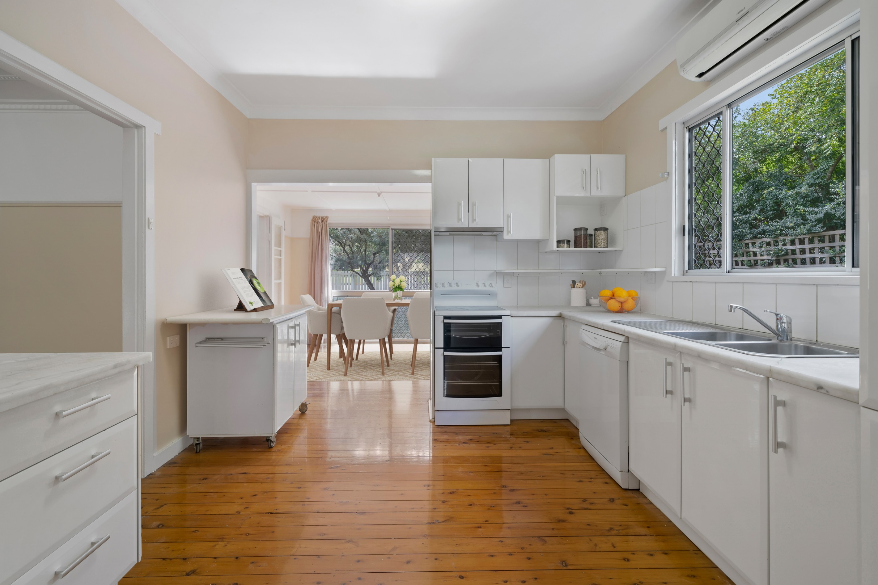 28 Rhyde Street, Mount Lofty, QLD 4350