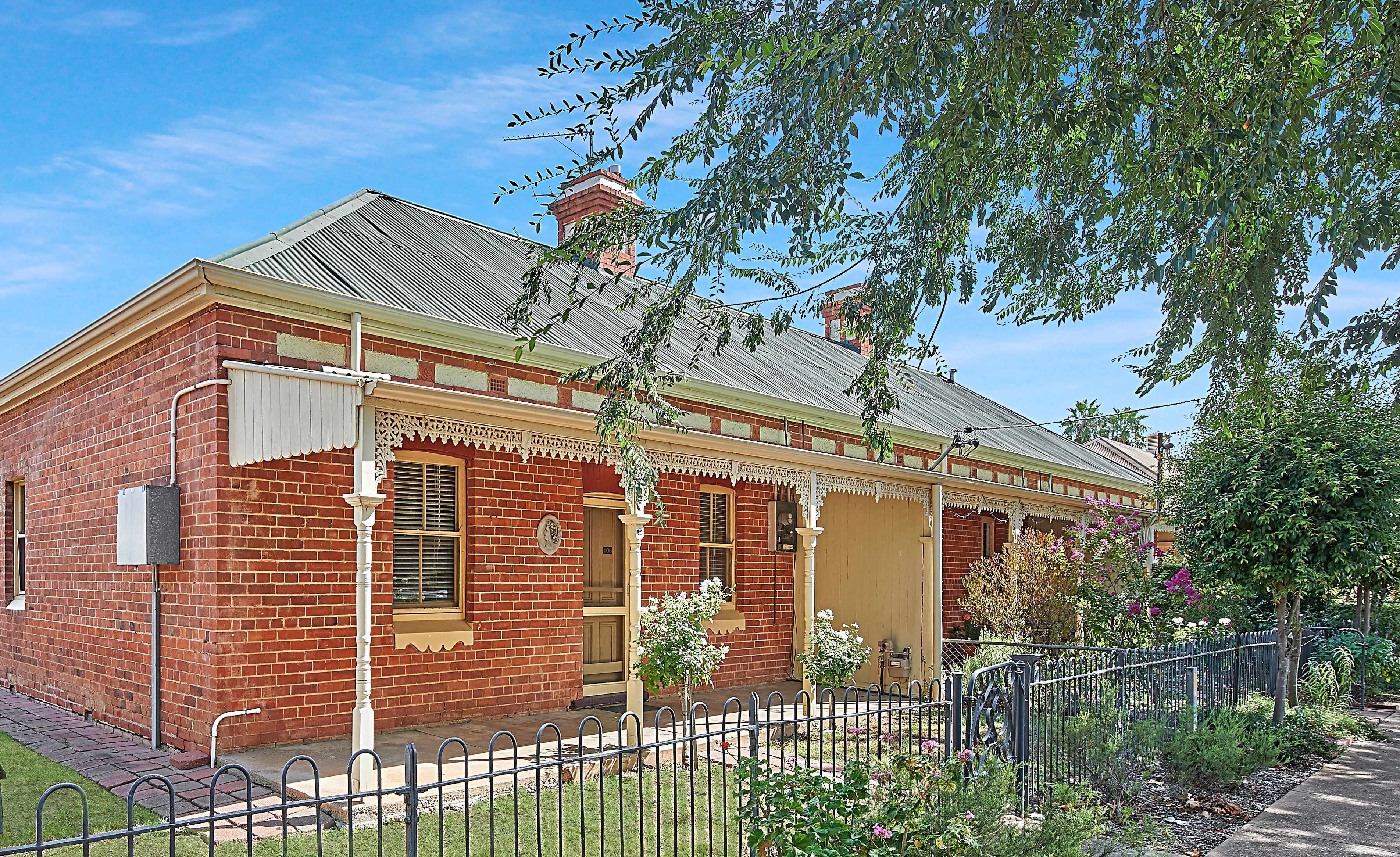 106 Tompson Street