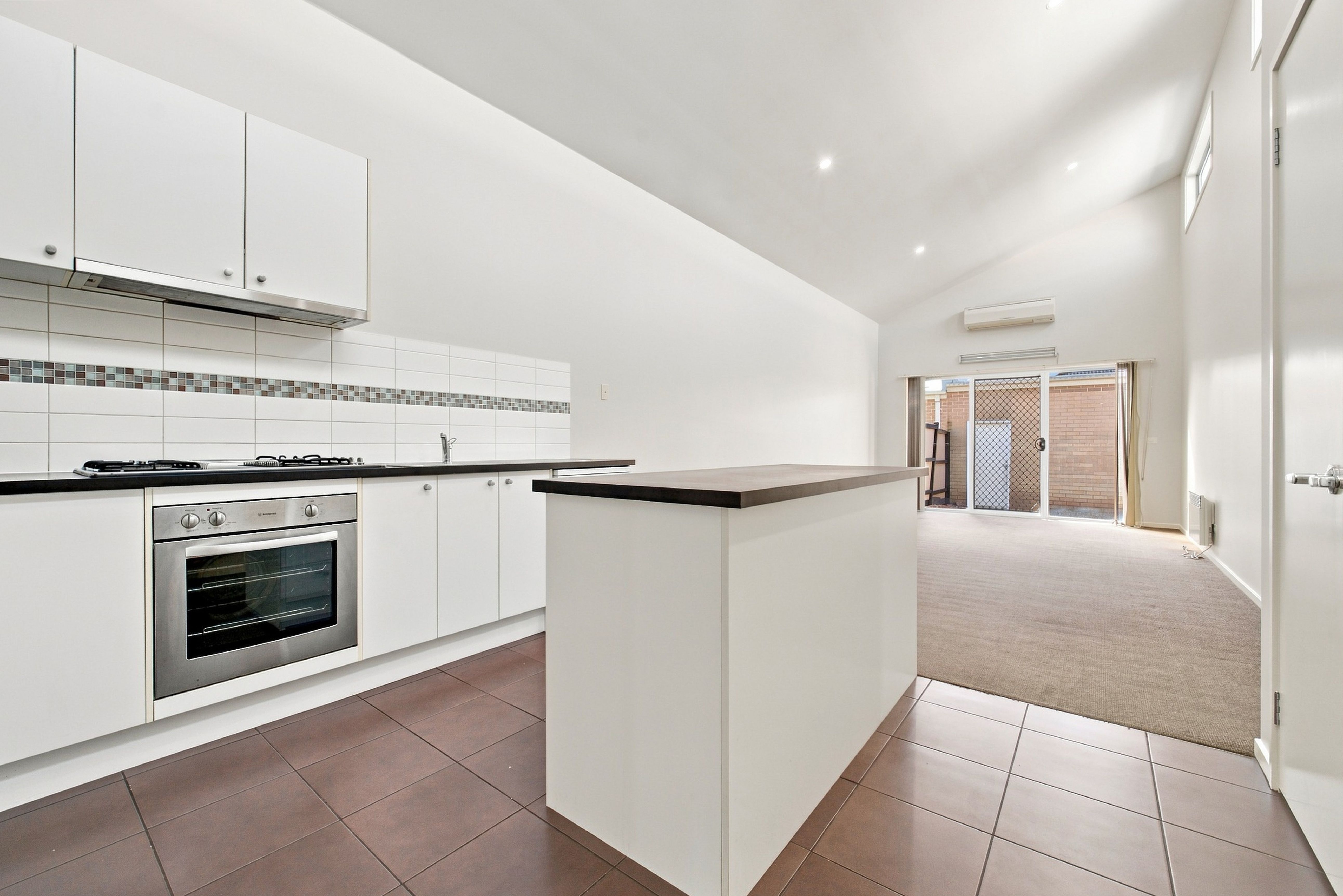 180 Paterson Drive — photo 5 of 19