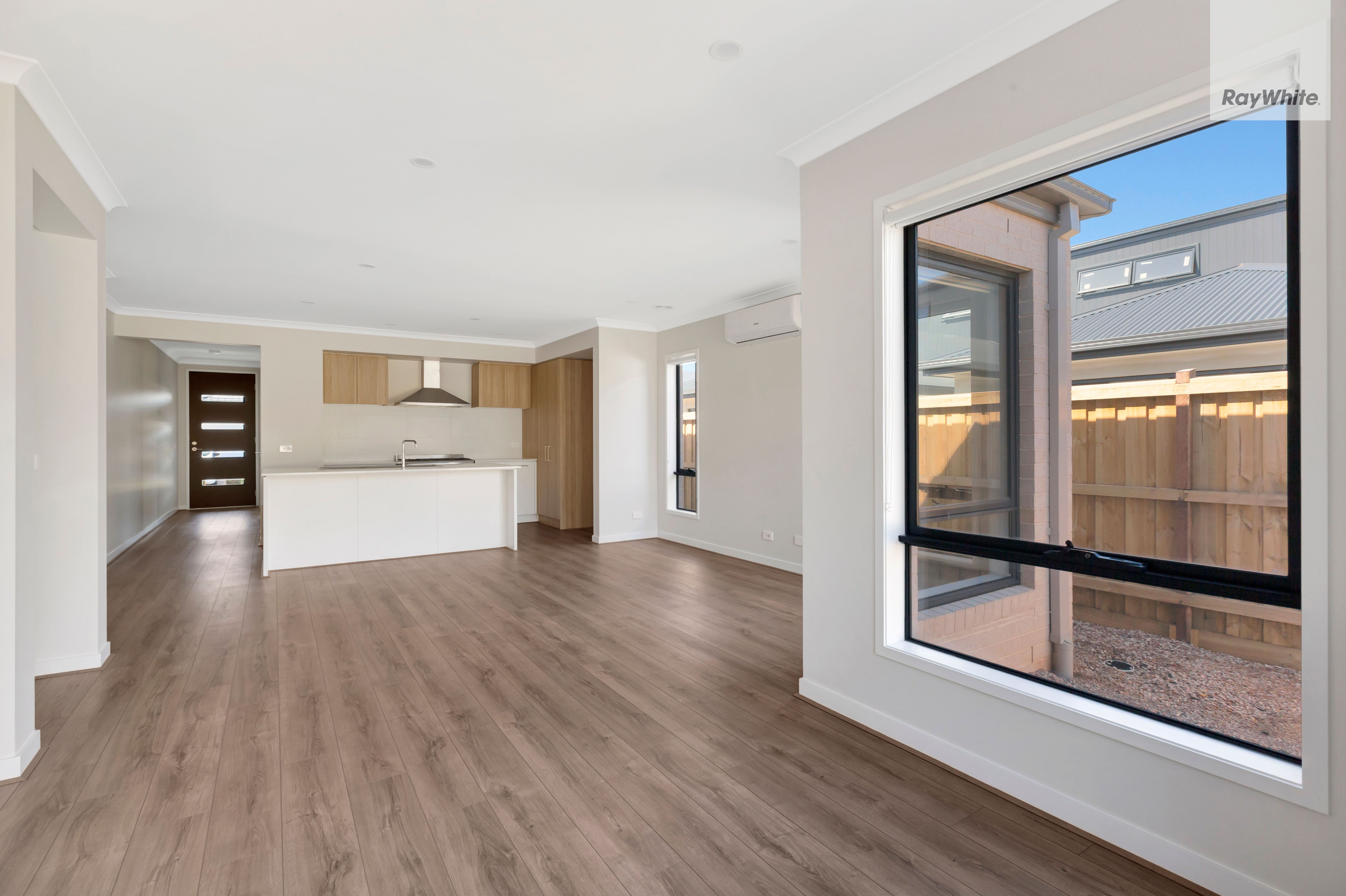 48 Birchwood Crescent — photo 3 of 12