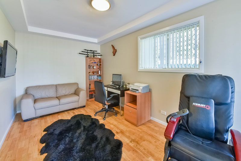 4 Moore Place, Currans Hill, NSW 2567