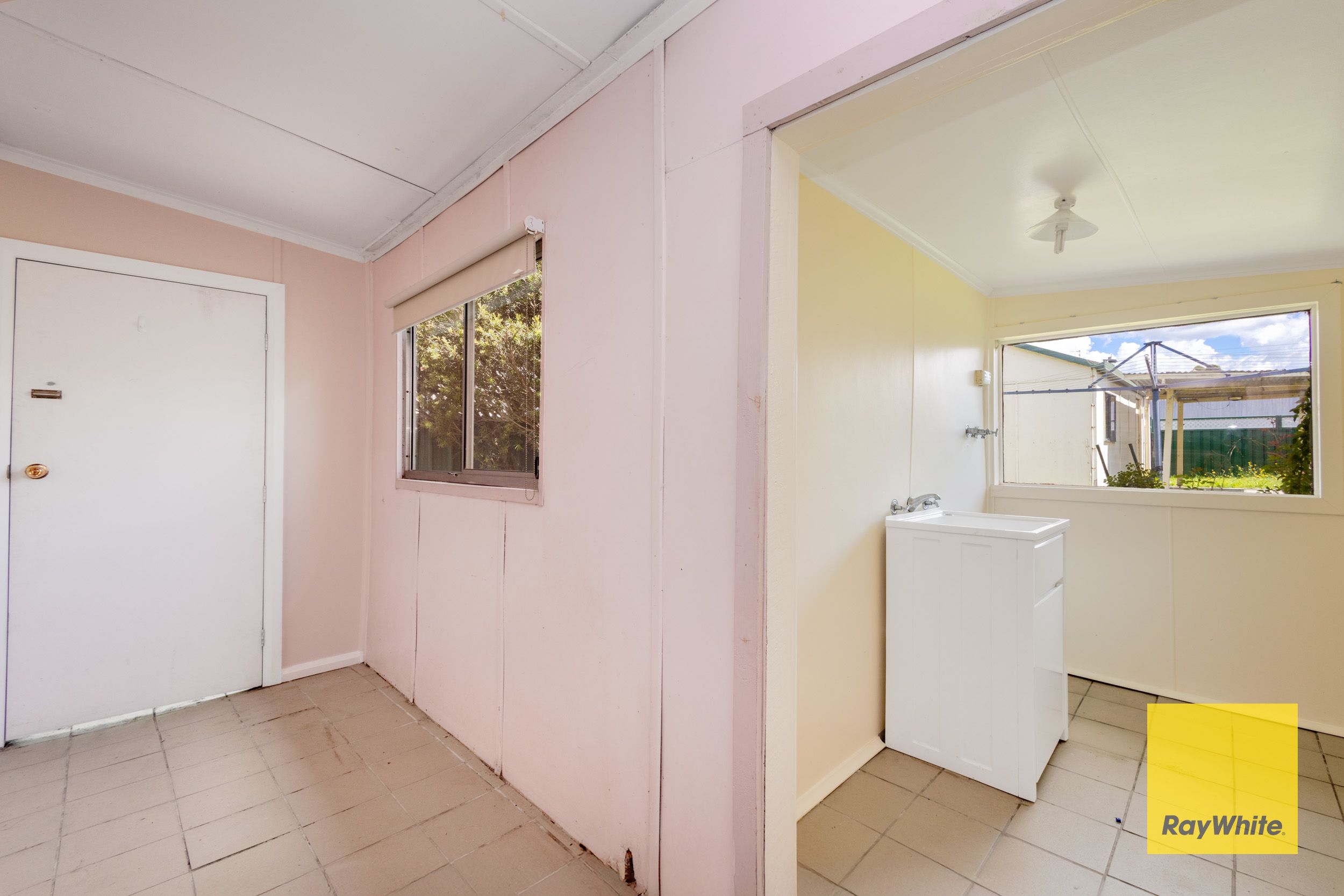 90 Laurence Street — photo 7 of 17