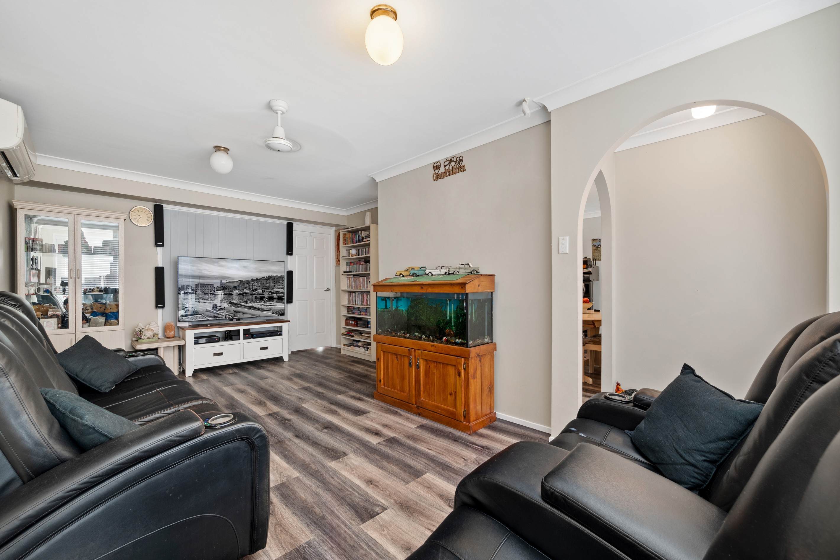 21 Gentian Avenue, Macquarie Fields, NSW 2564