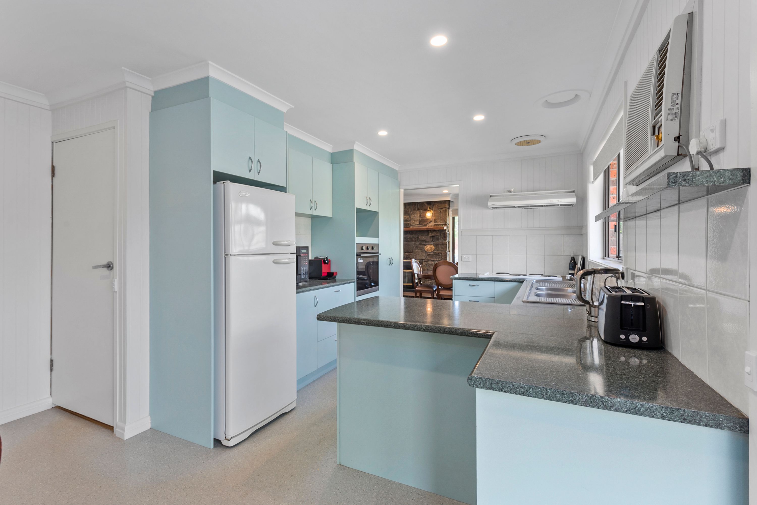 8 Carcoola Court — photo 3 of 10