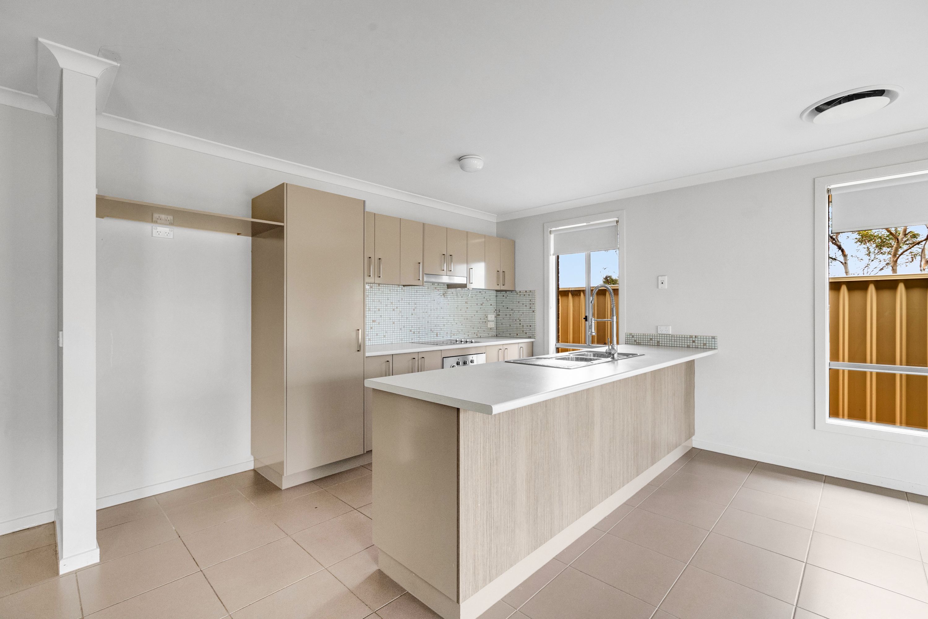 2/38 Montana Drive — photo 4 of 17