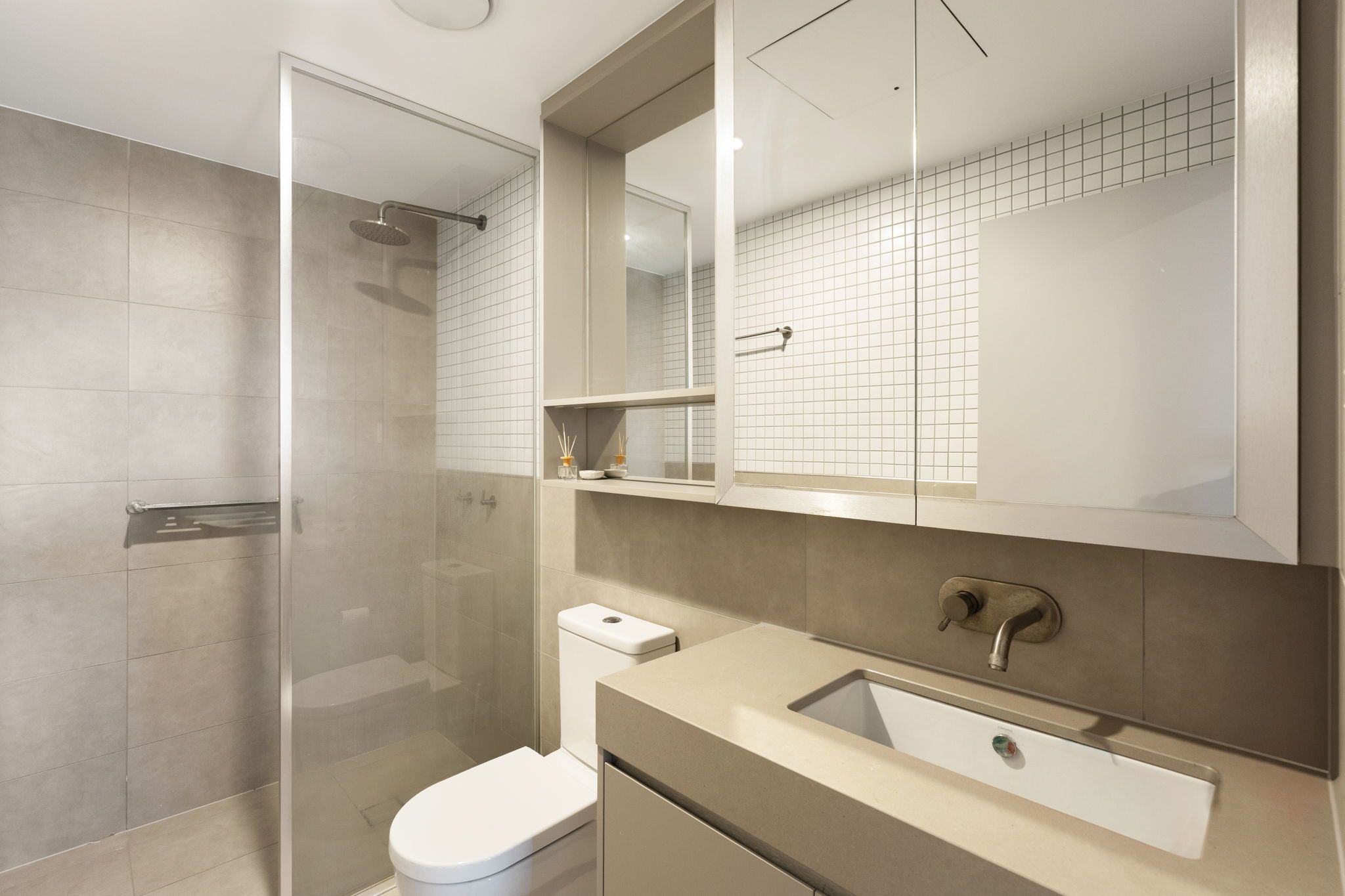 706/109 Commercial Road — photo 9 of 20