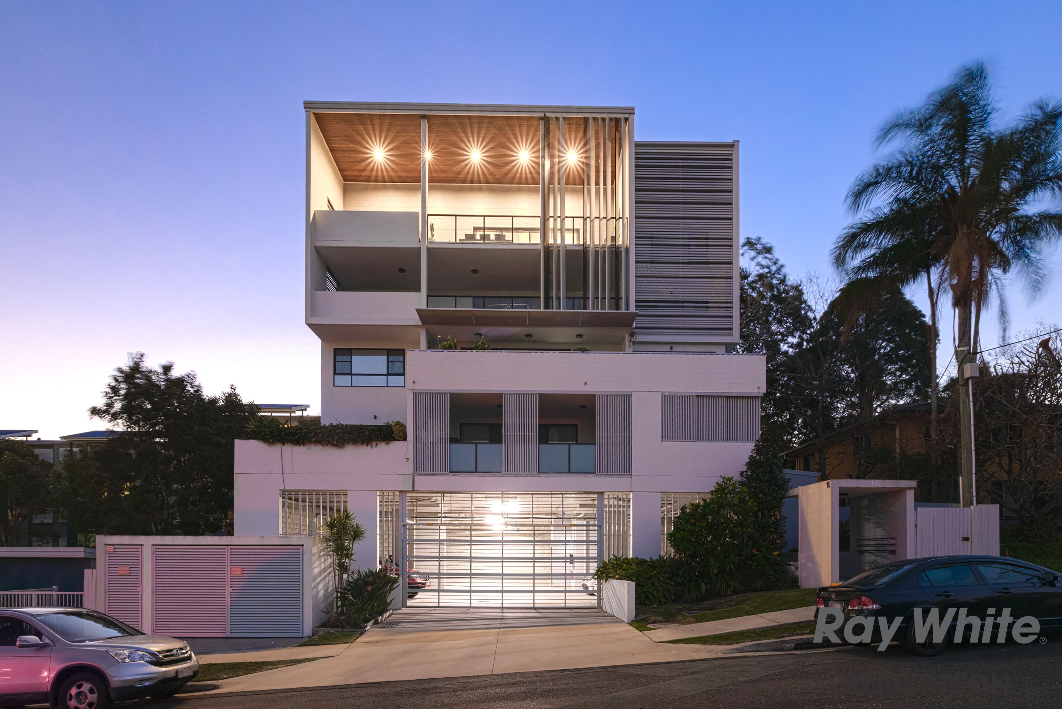 16 Le Grand Street, Macgregor QLD 4109