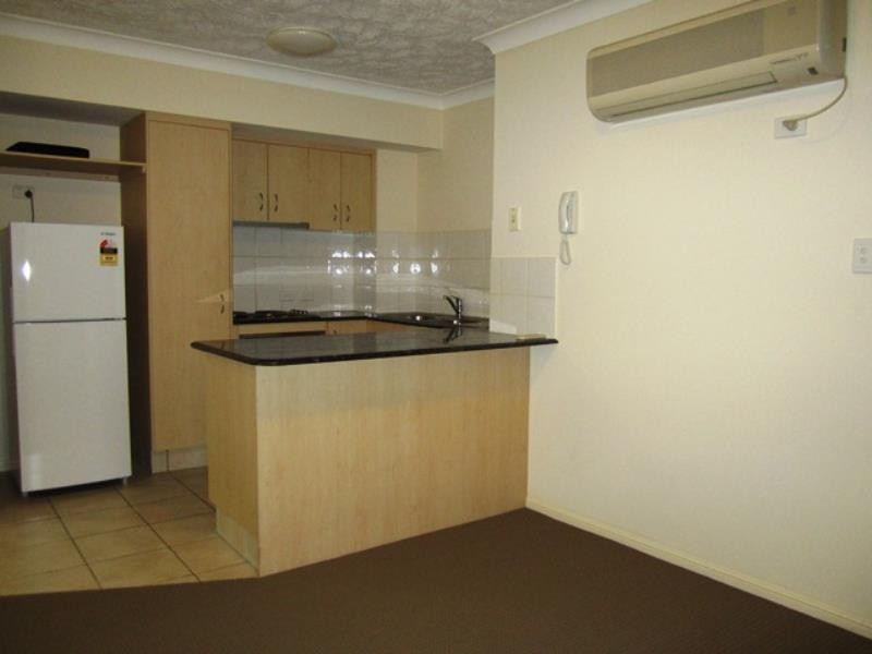 75 'Park Breezes' 61 North Street, Southport, QLD 4215