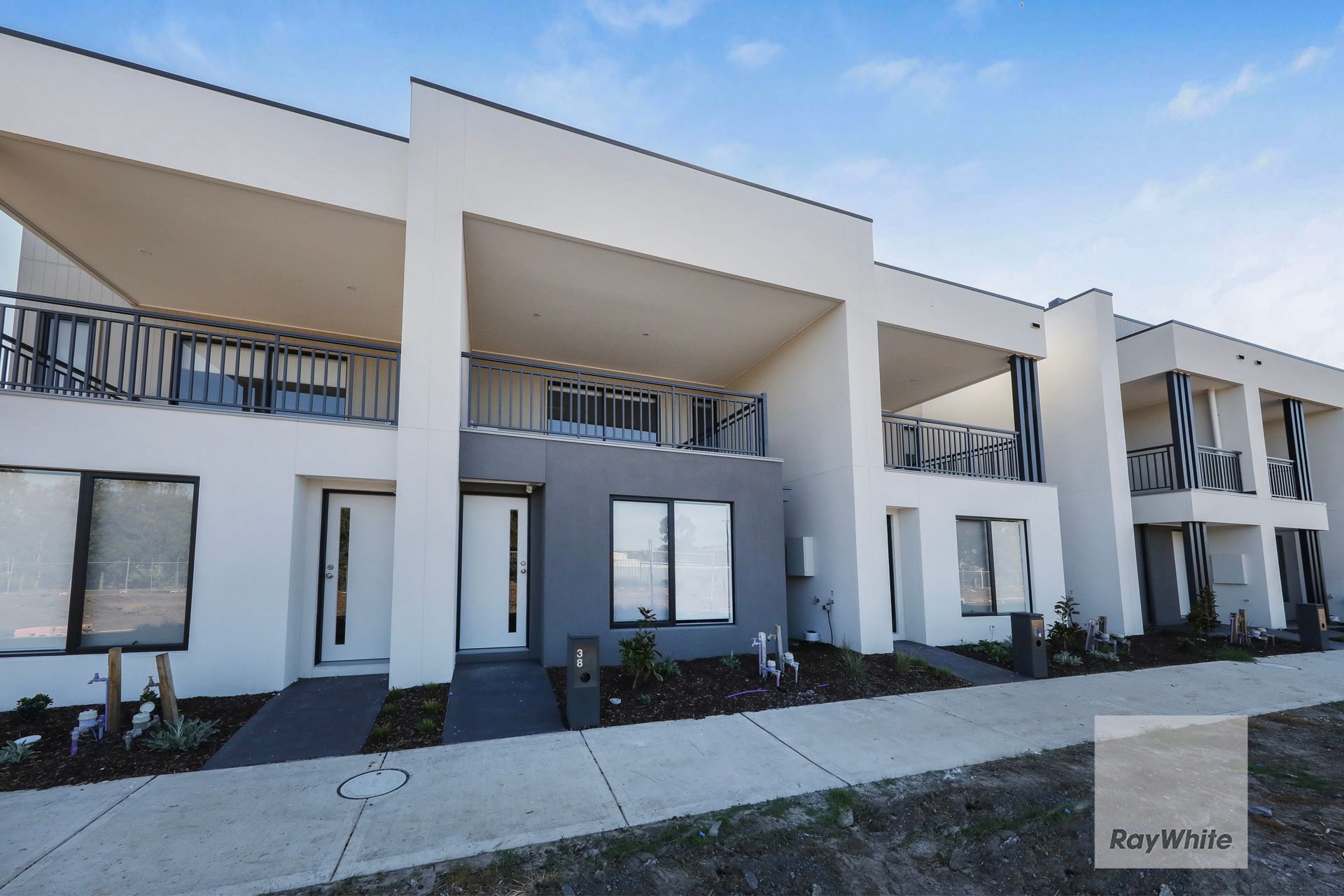 38 Shingleback Walk, Mickleham, VIC 3064