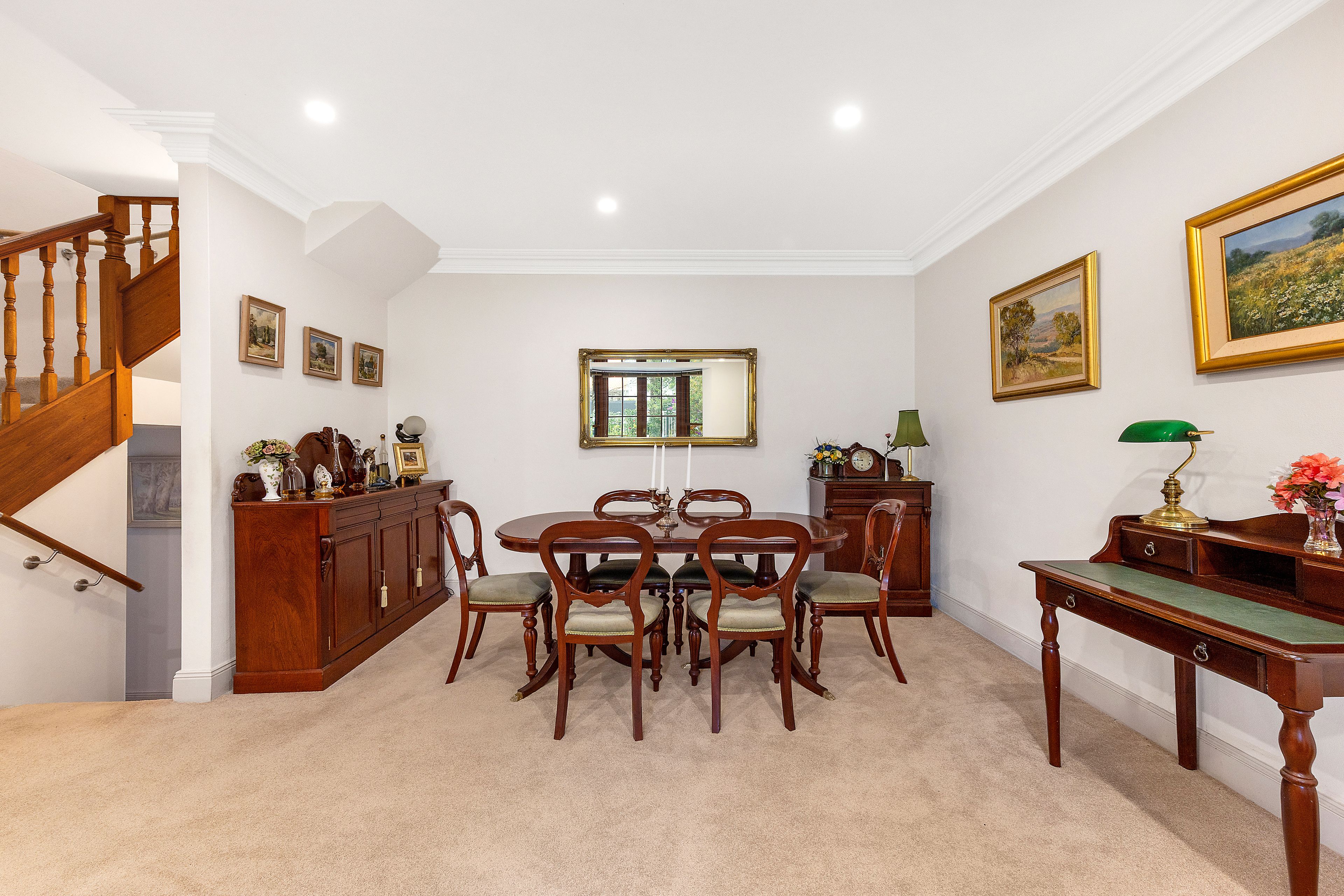 2/2 Burns Road — photo 4 of 9
