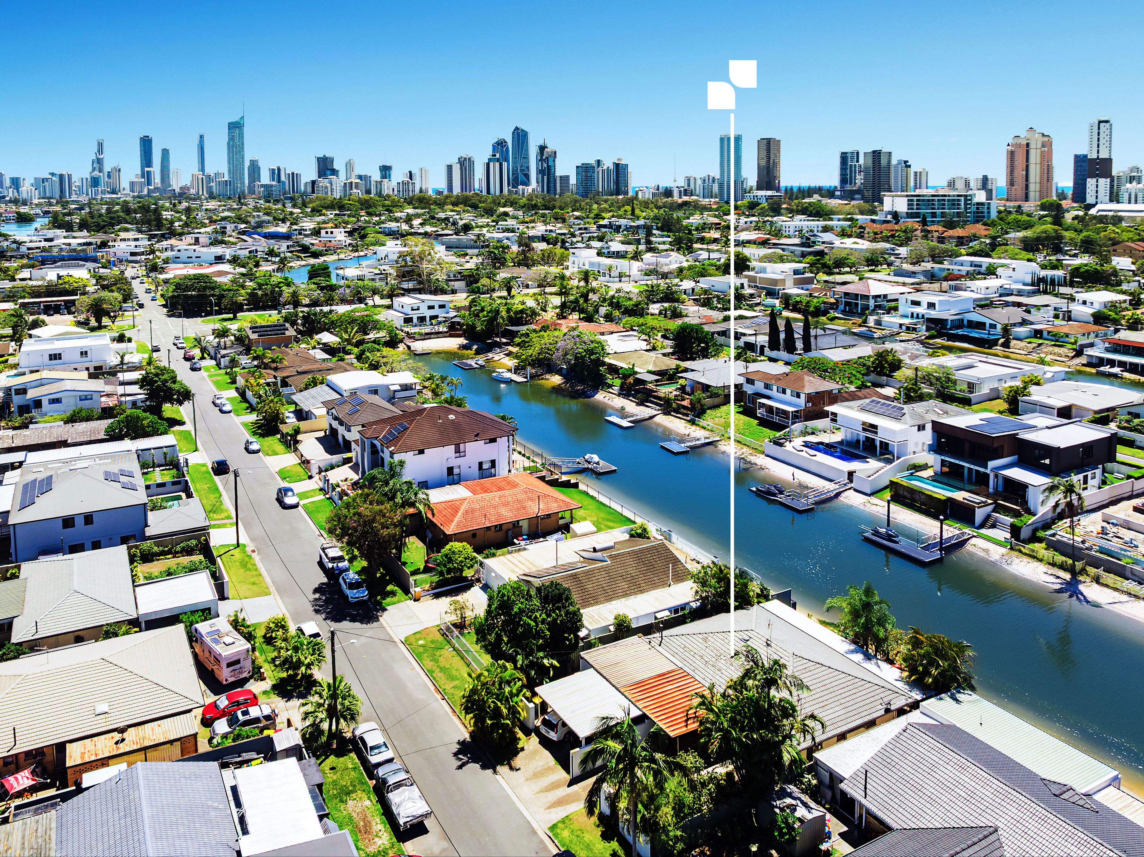 18 Summerland Key, Broadbeach Waters, QLD 4218