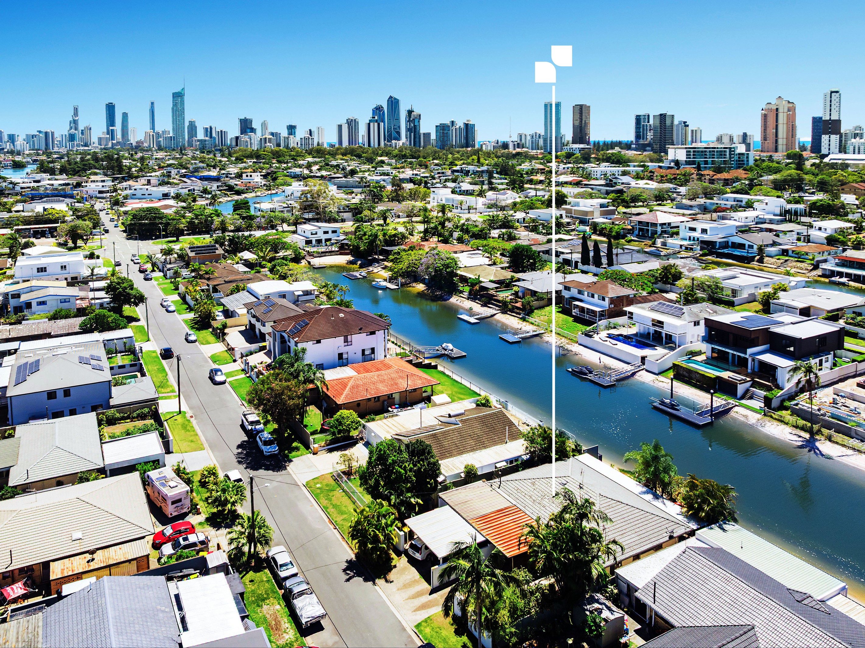 18 Summerland Key, Broadbeach Waters, QLD 4218