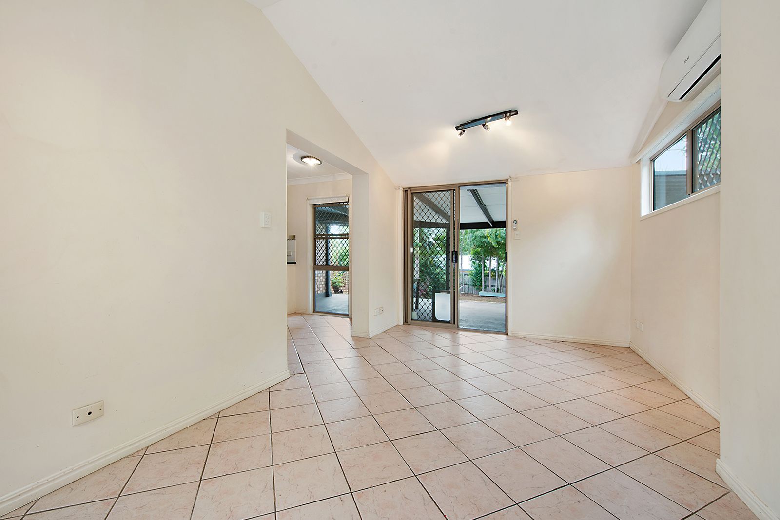 6 Warren Court, Loganlea, QLD 4131