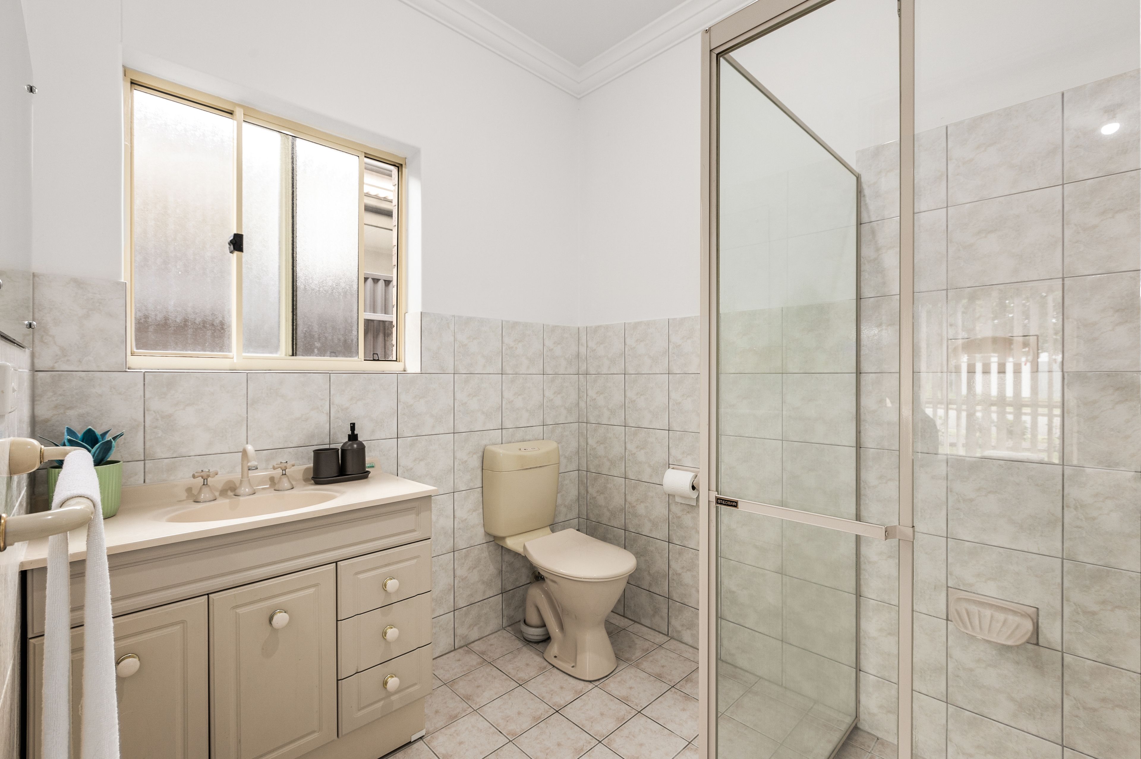 8A Acacia Avenue — photo 9 of 15