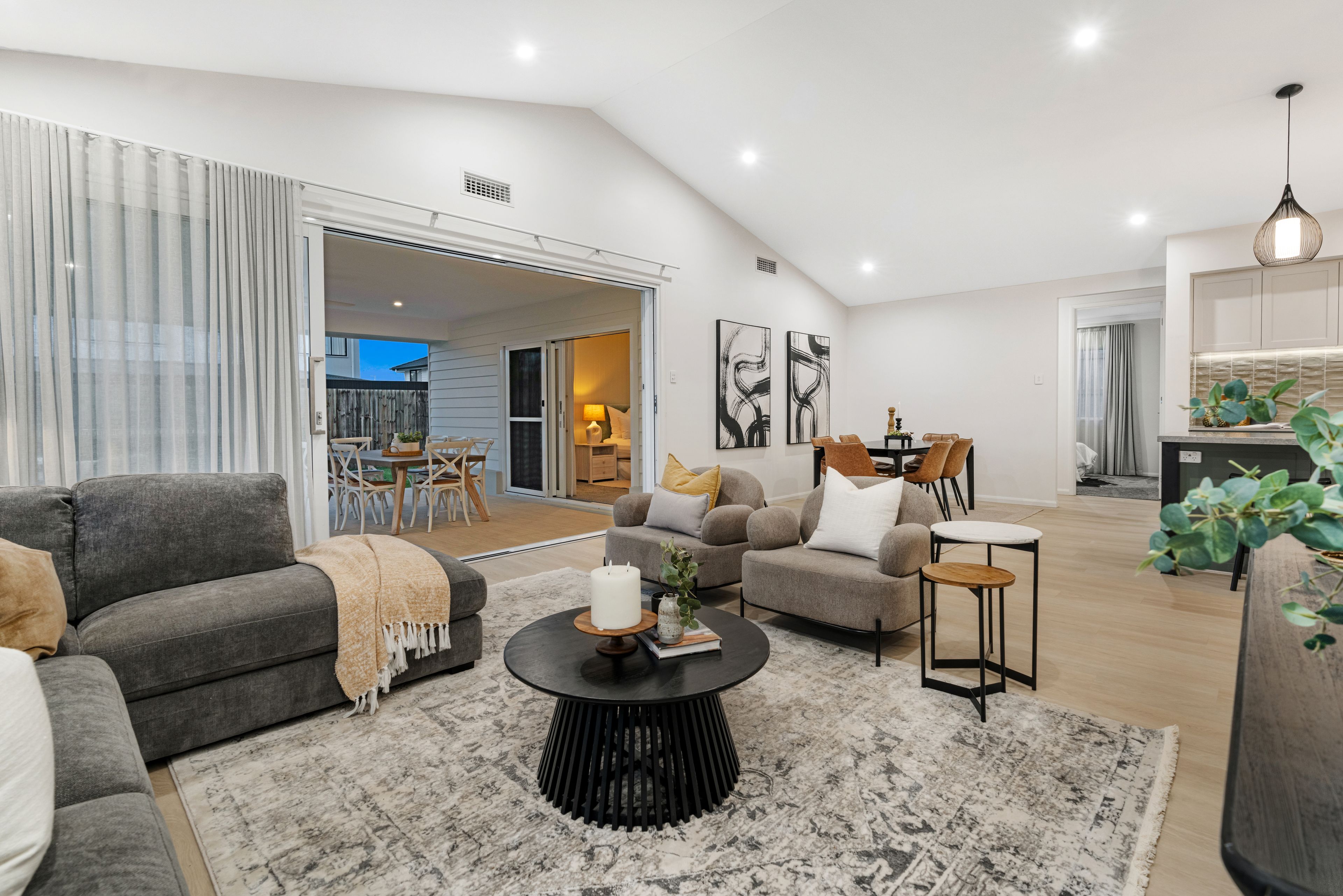 27 Himalayan Crescent, SPRING MOUNTAIN, QLD 4300