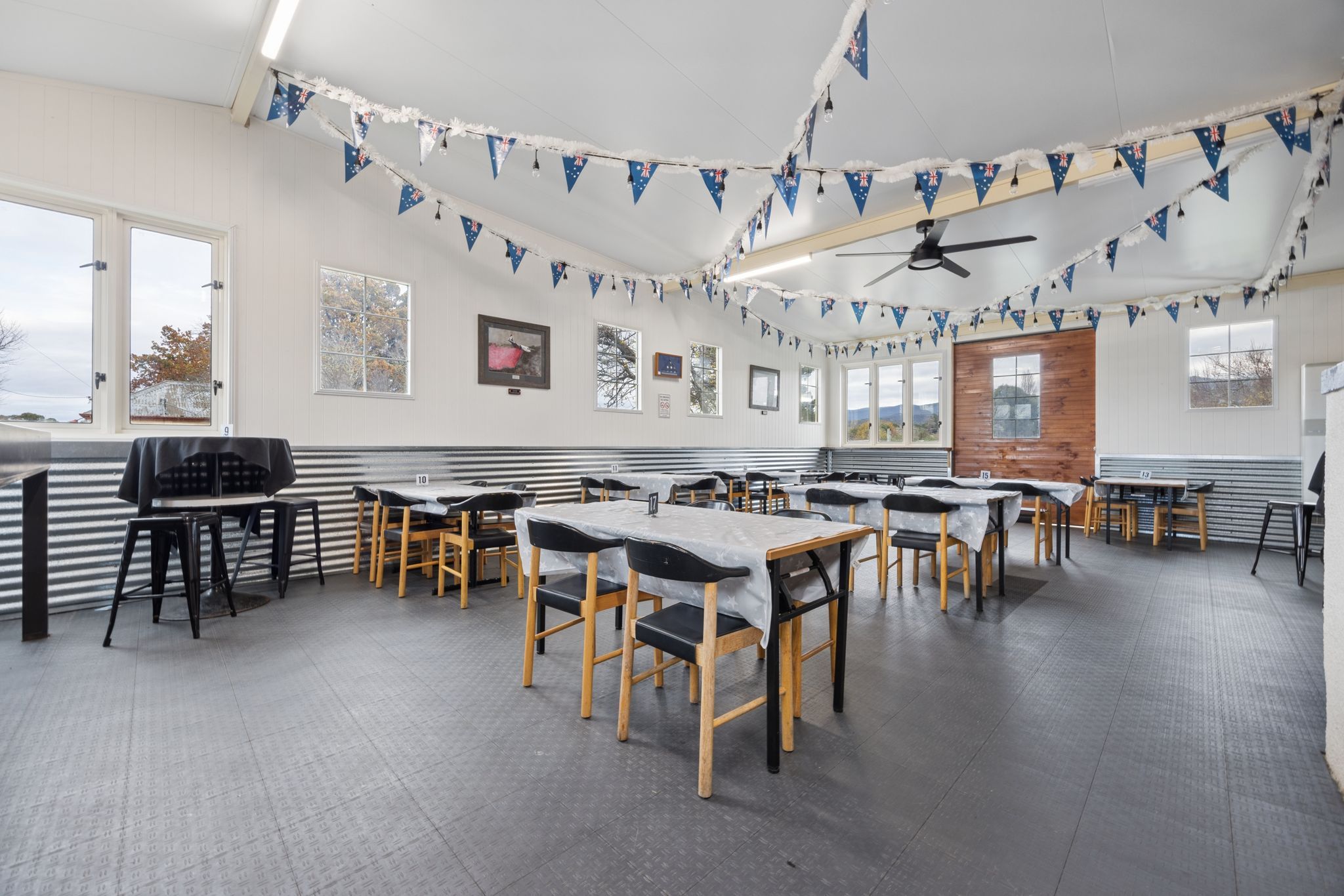 Historic Bredbo Inn , 1 Monaro Highway, Bredbo, NSW 2626 - Hotel ...