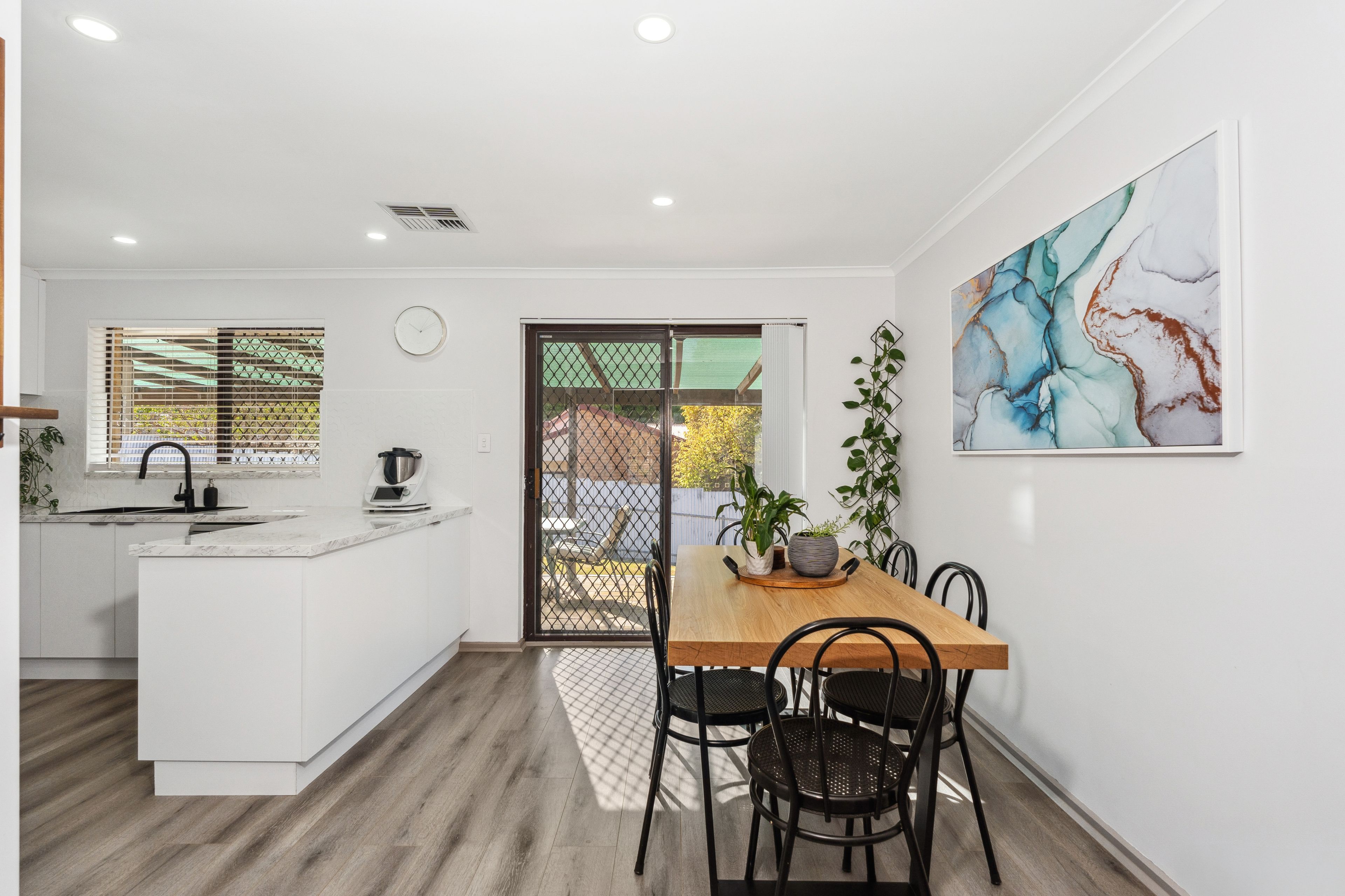 6 Ellis Avenue — photo 4 of 11