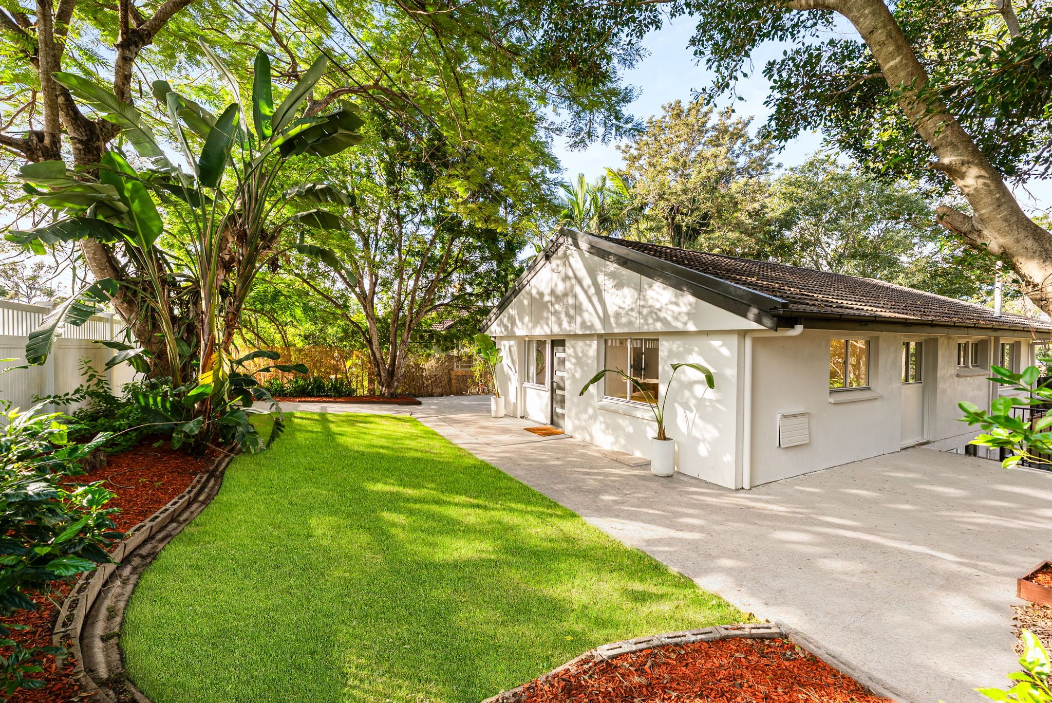 9 Skyline Drive, Kingston, QLD 4114