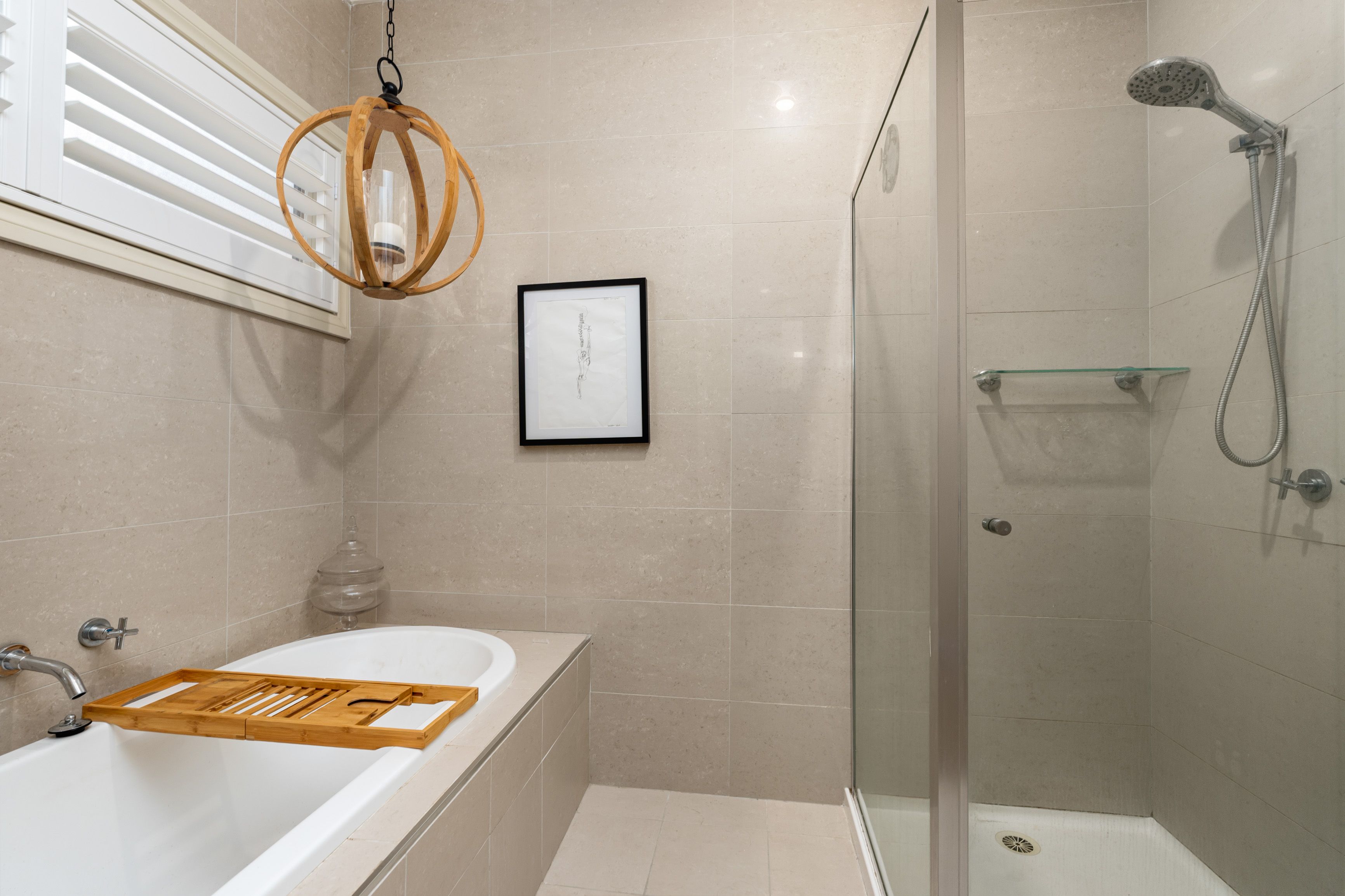 586 Whinray Crescent — photo 17 of 25