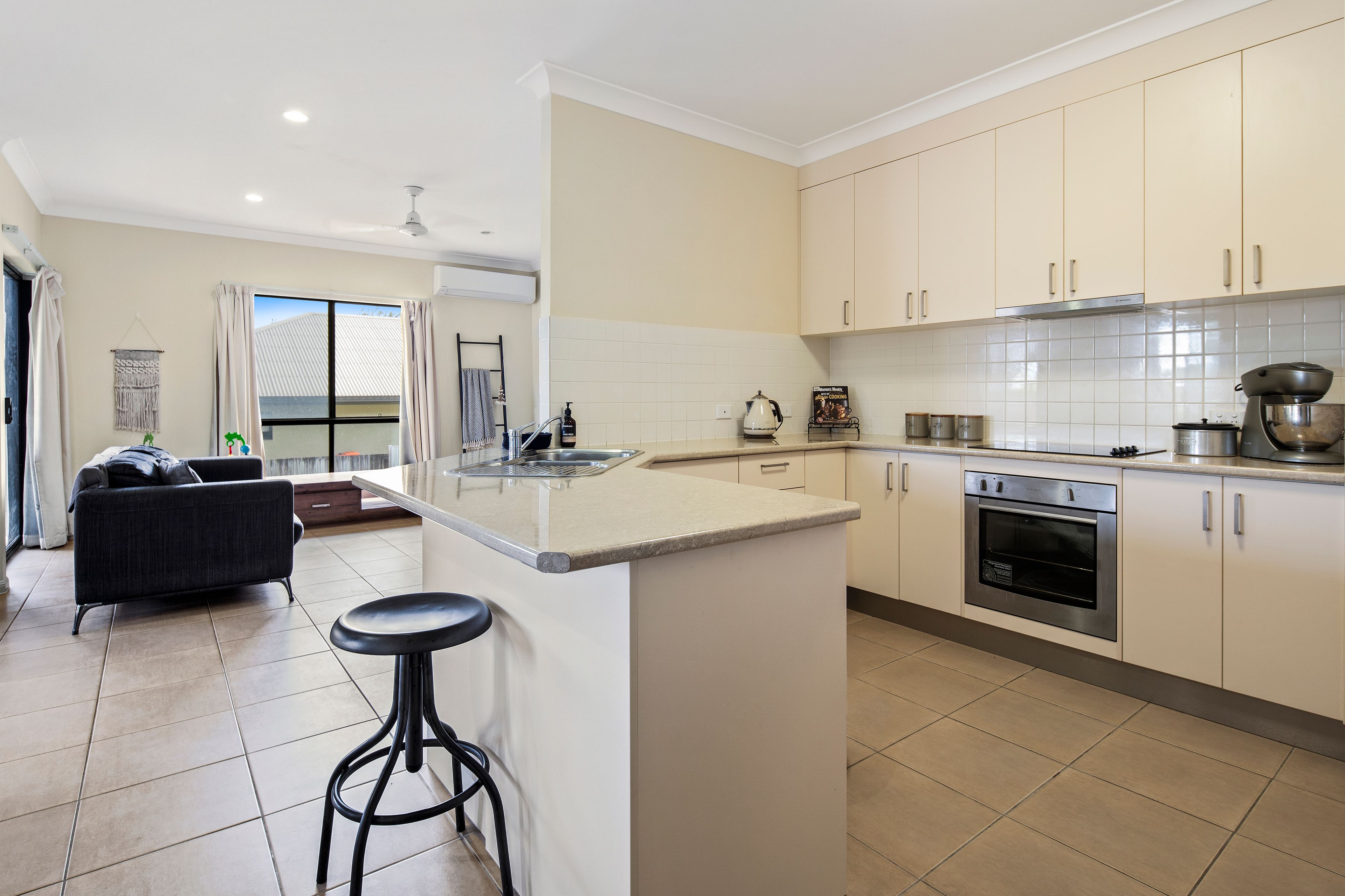 1 Ryben Court, Cannonvale QLD 4802