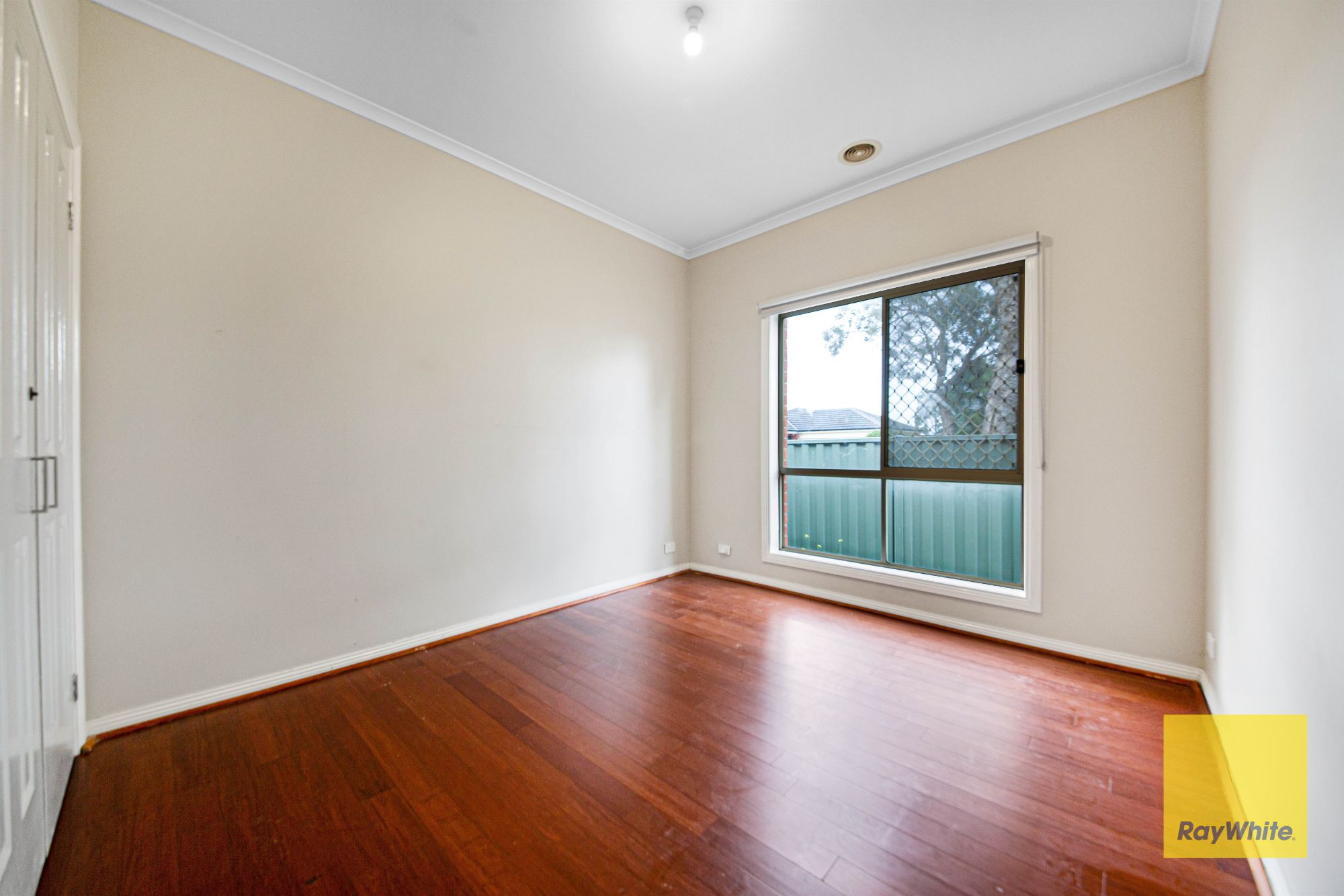 2 Elmslie Street — photo 11 of 18