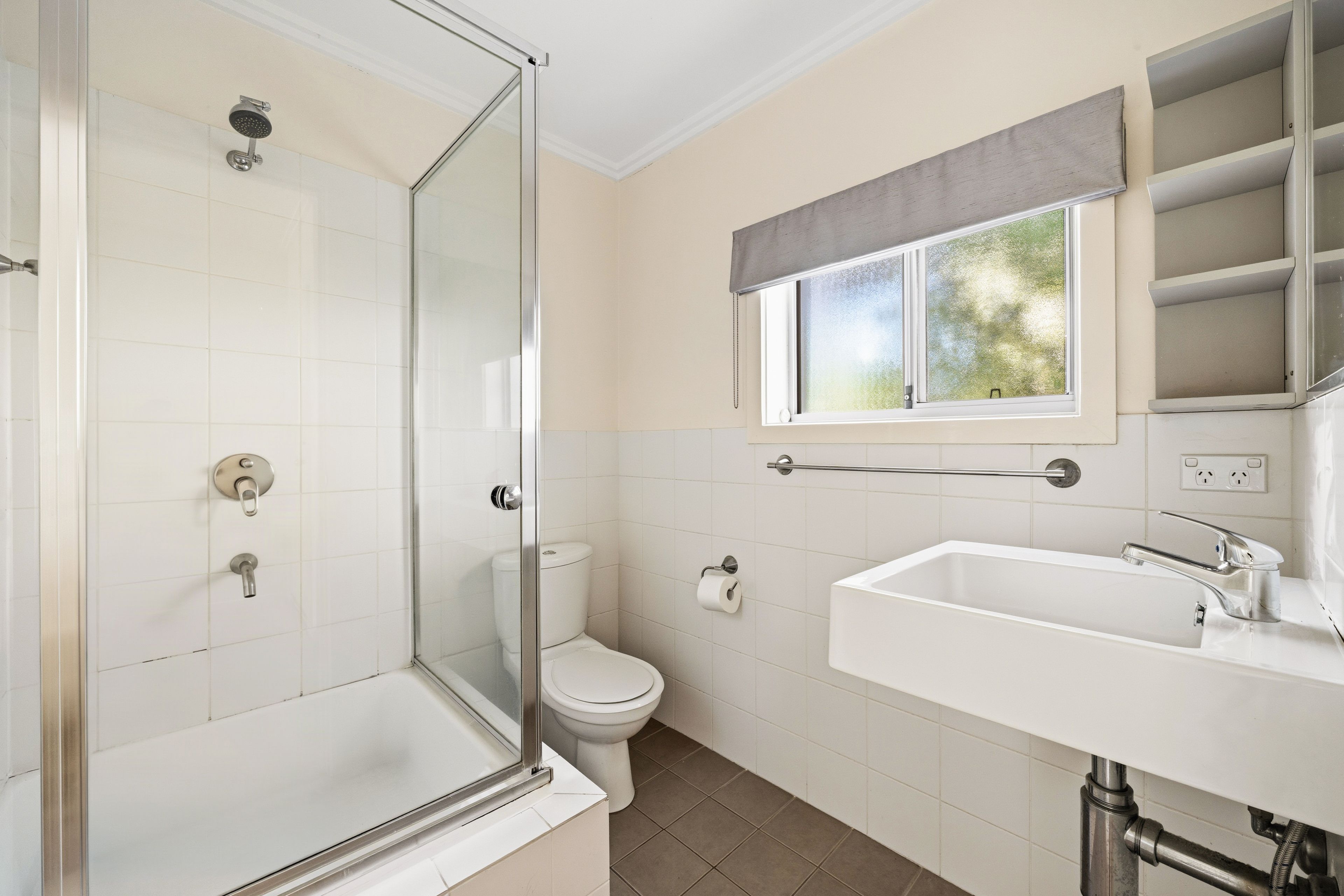 7/123 Lowanna Street — photo 4 of 14