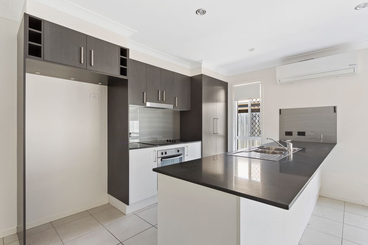 14 Dickson Crescent, North Lakes, QLD 4509