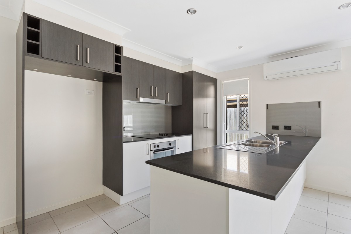 14 Dickson Crescent, North Lakes, QLD 4509