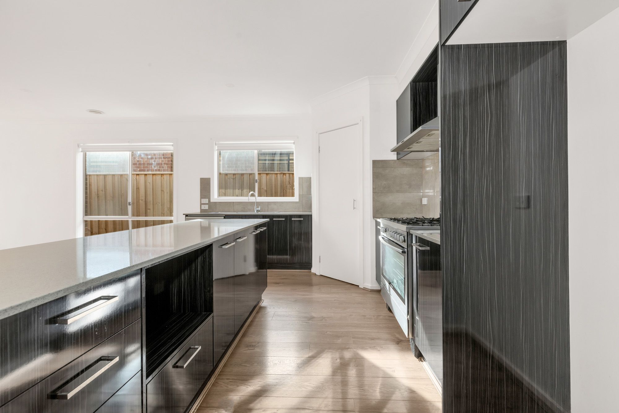 30 Dutch Avenue, MANOR LAKES, VIC 3024