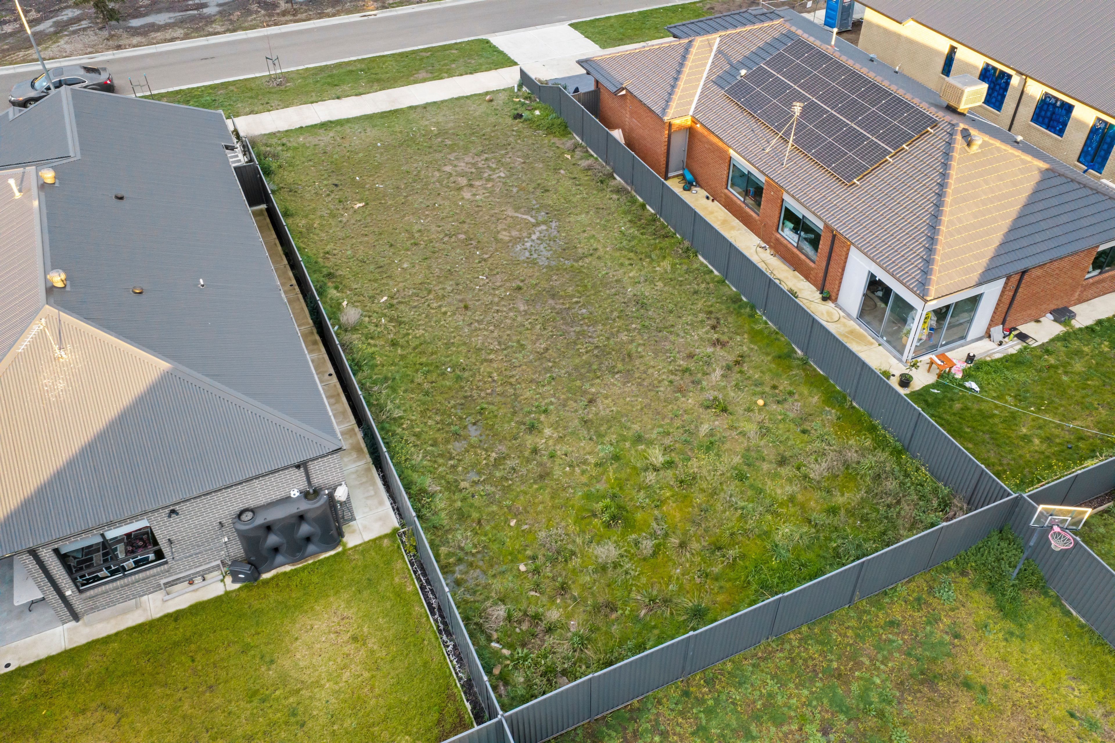 122 Dyson Drive — photo 3 of 9