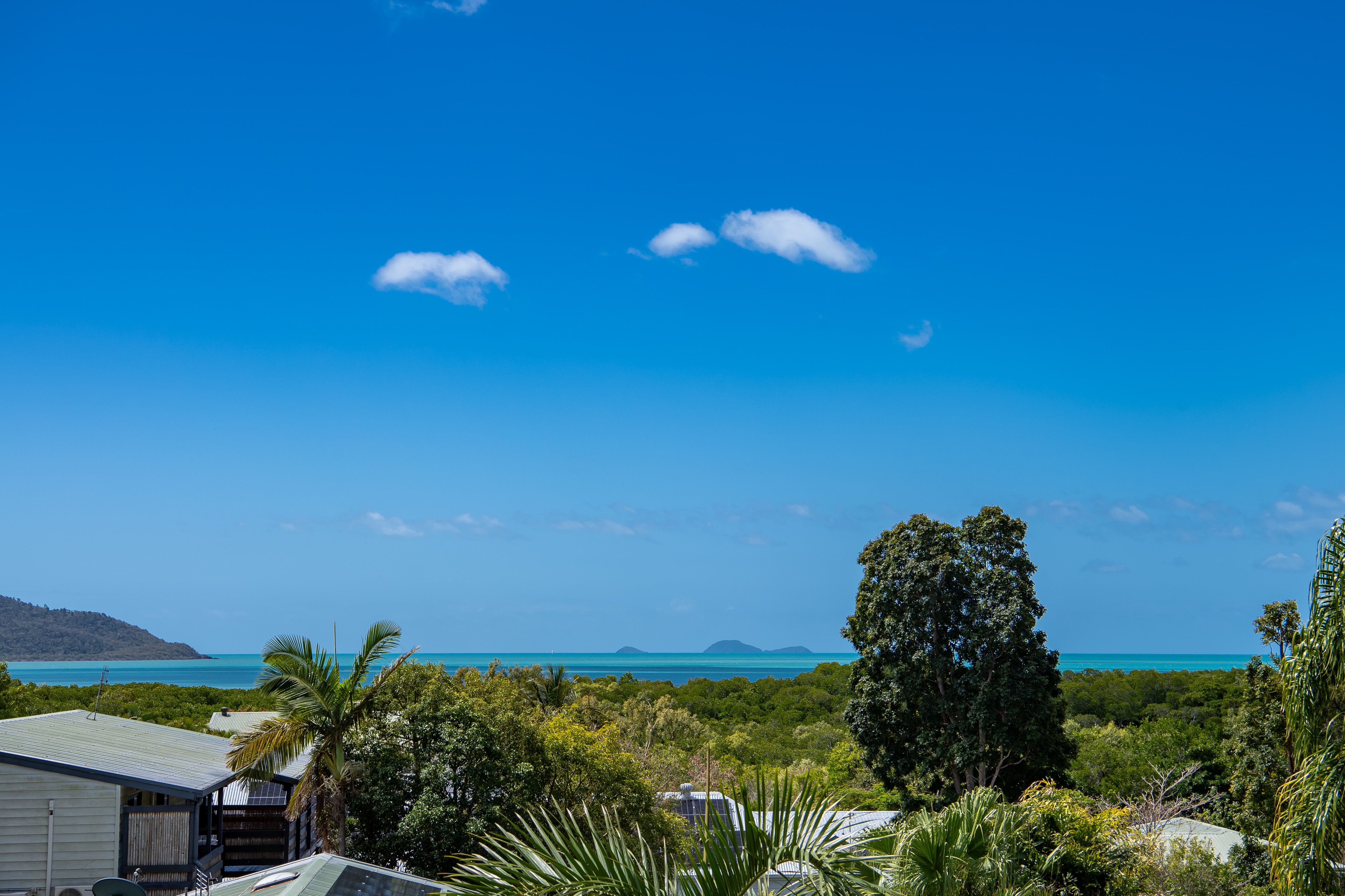 10 Grace Avenue, Cannonvale, QLD 4802