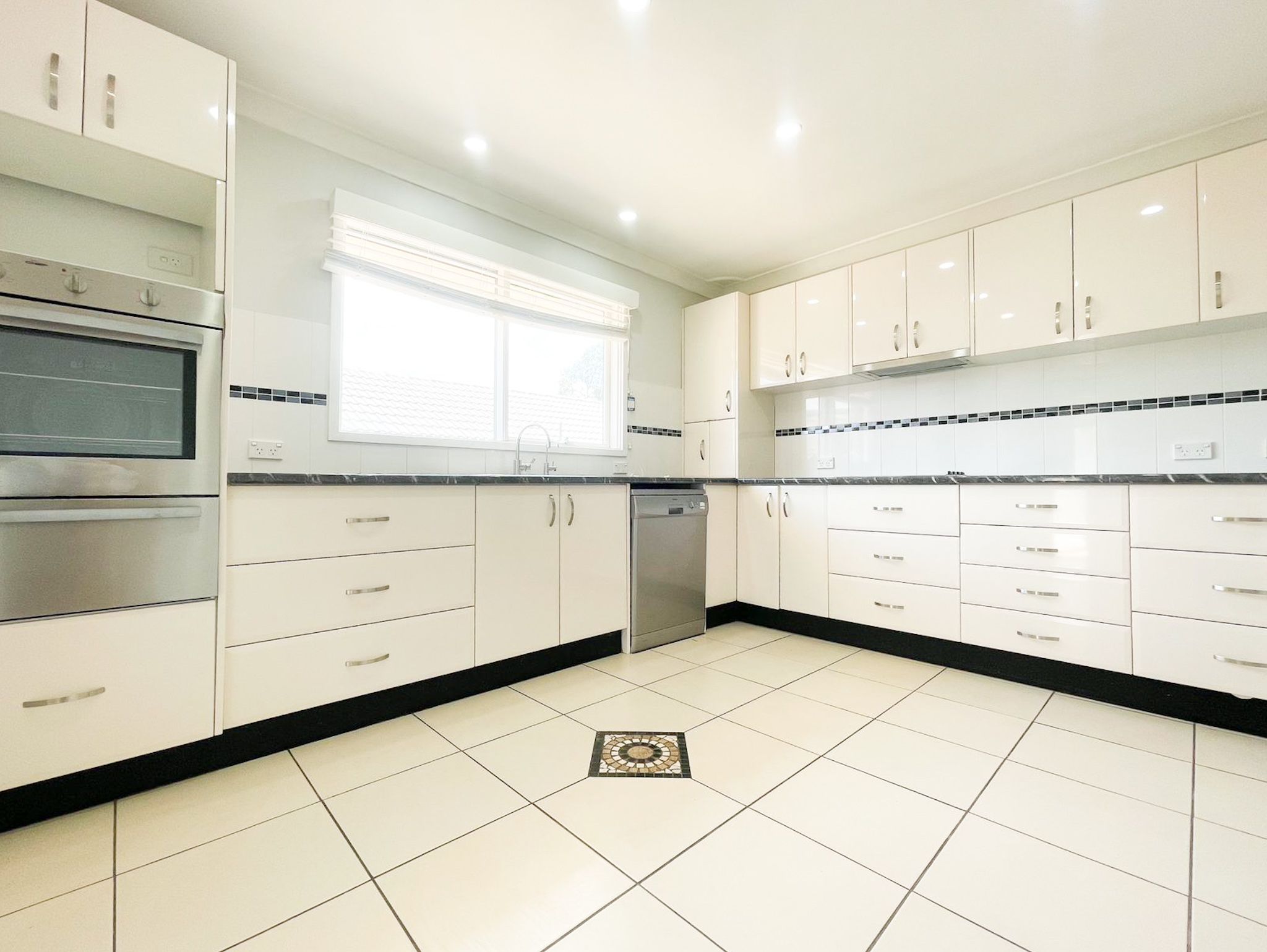72 Trinity Drive, Cambridge Gardens, NSW