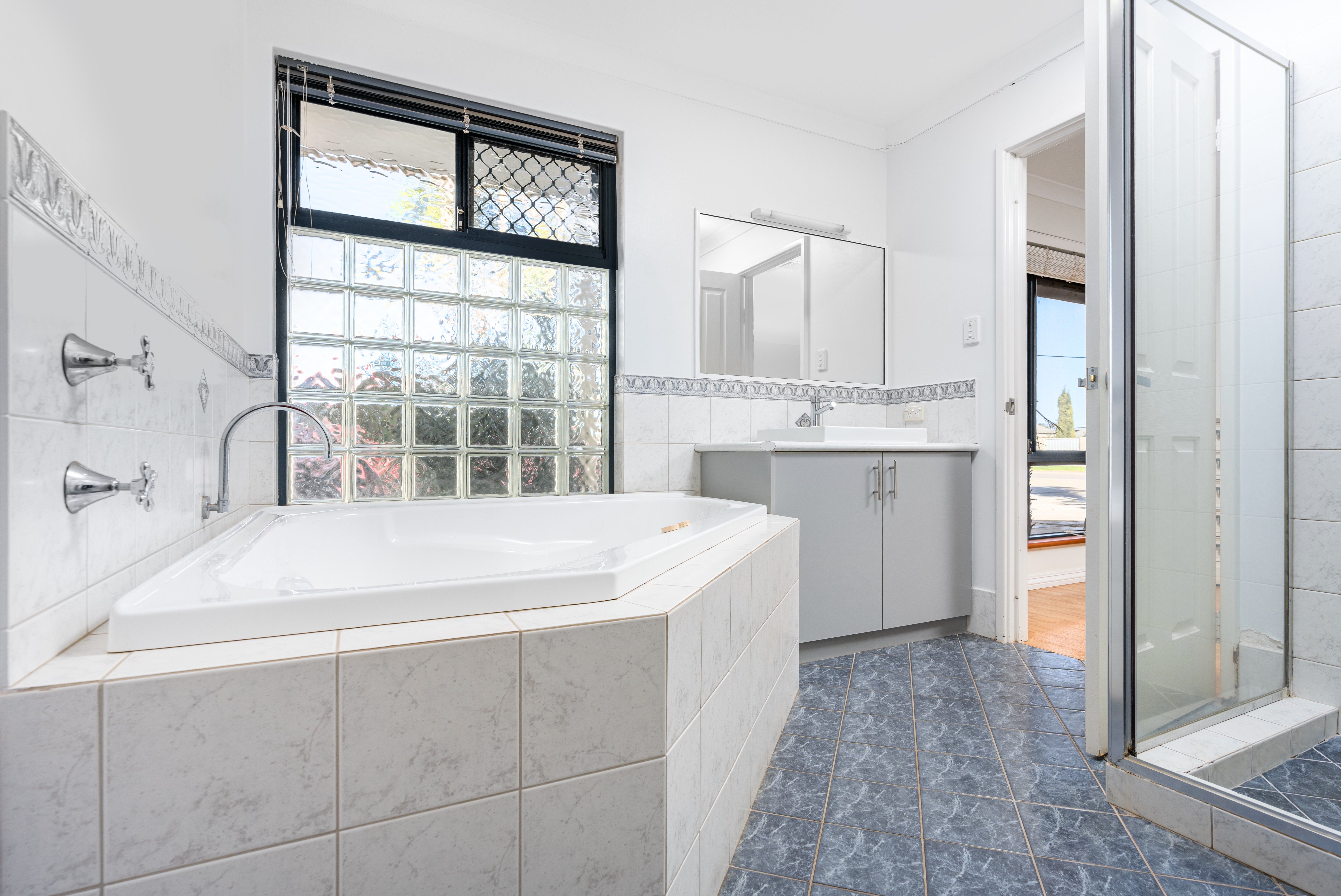 24 Candlebark Drive — photo 9 of 25