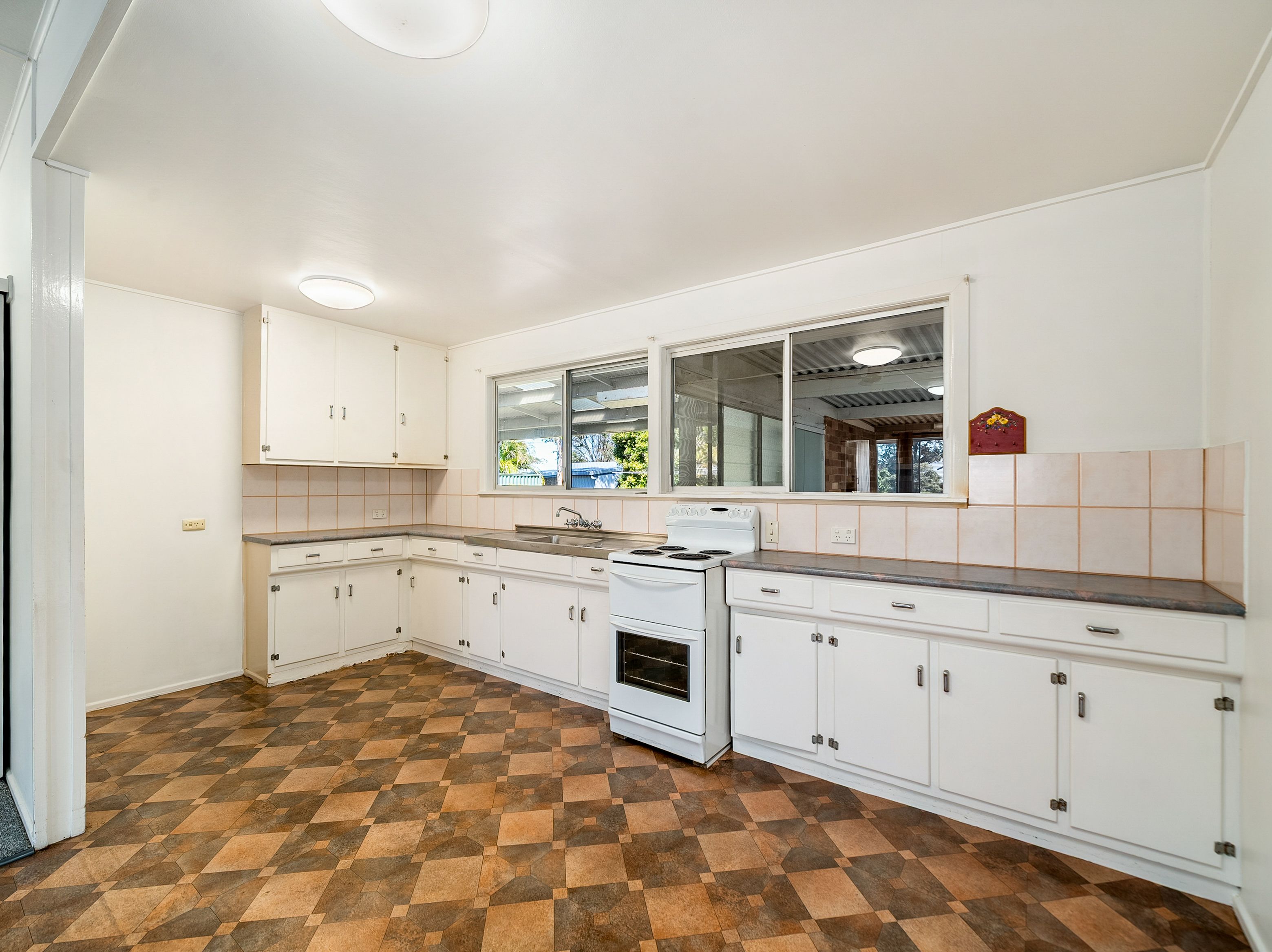 133 Macdonnell Road — photo 8 of 22