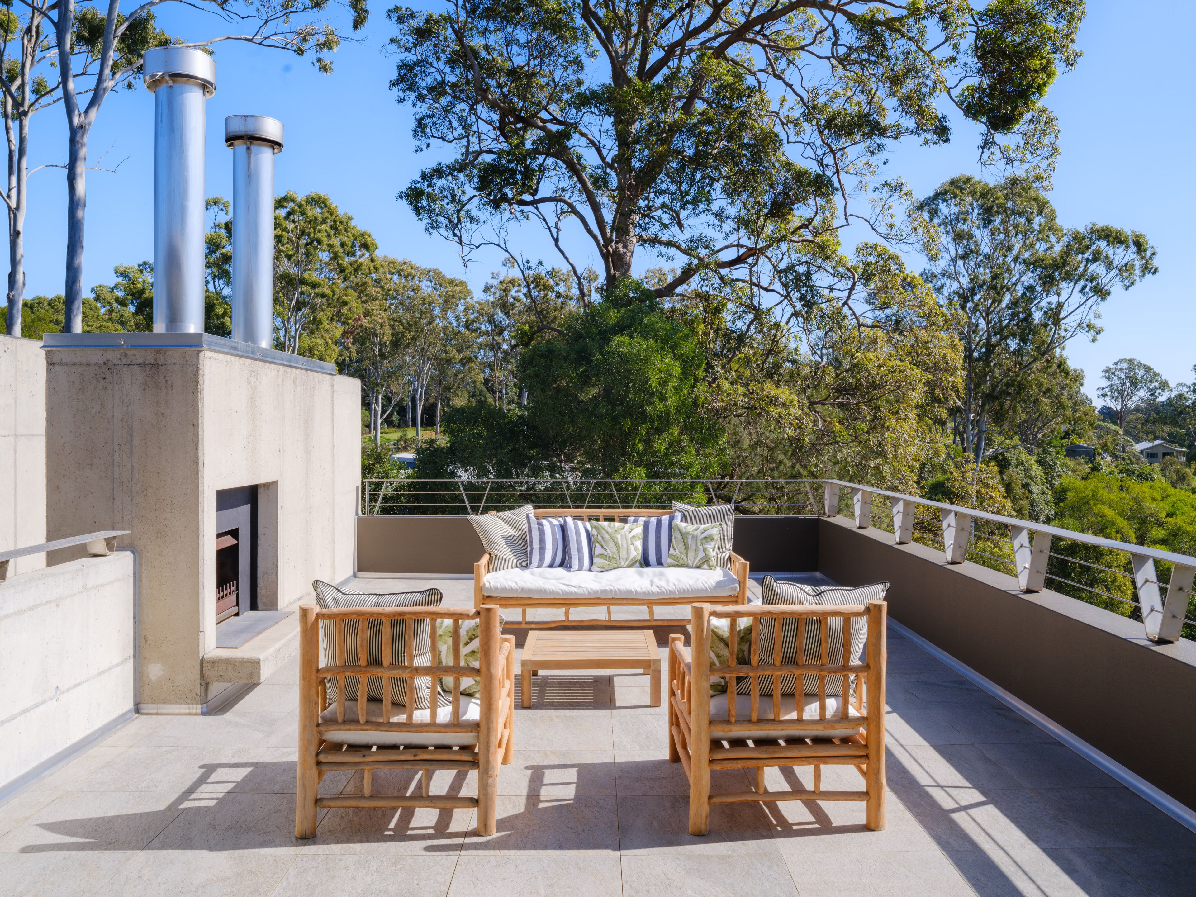Architectural Masterpiece with Panoramic Glasshouse Mountain Views — photo 10 of 28