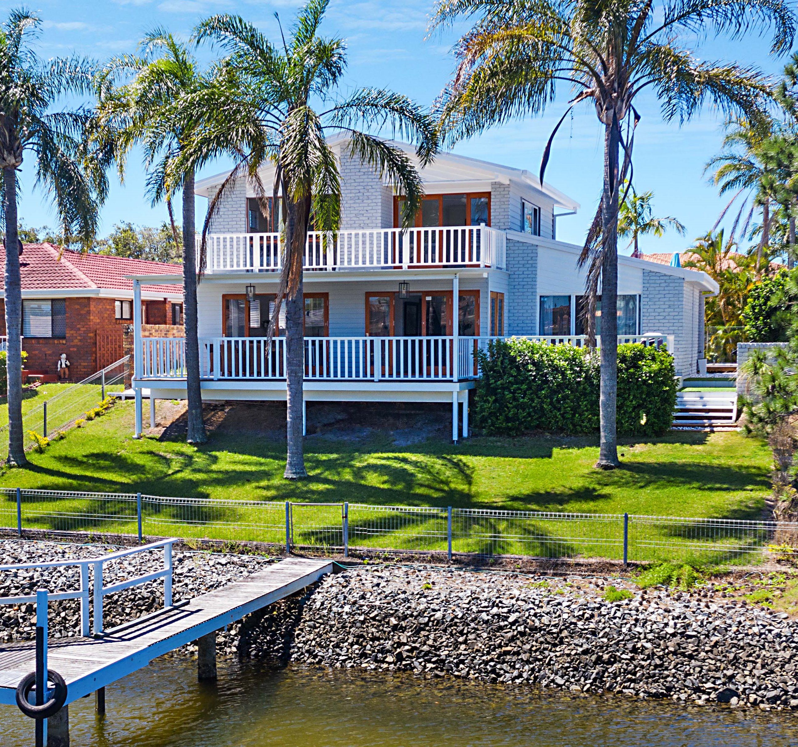 9 Pilot Court, Mermaid Waters QLD 4218