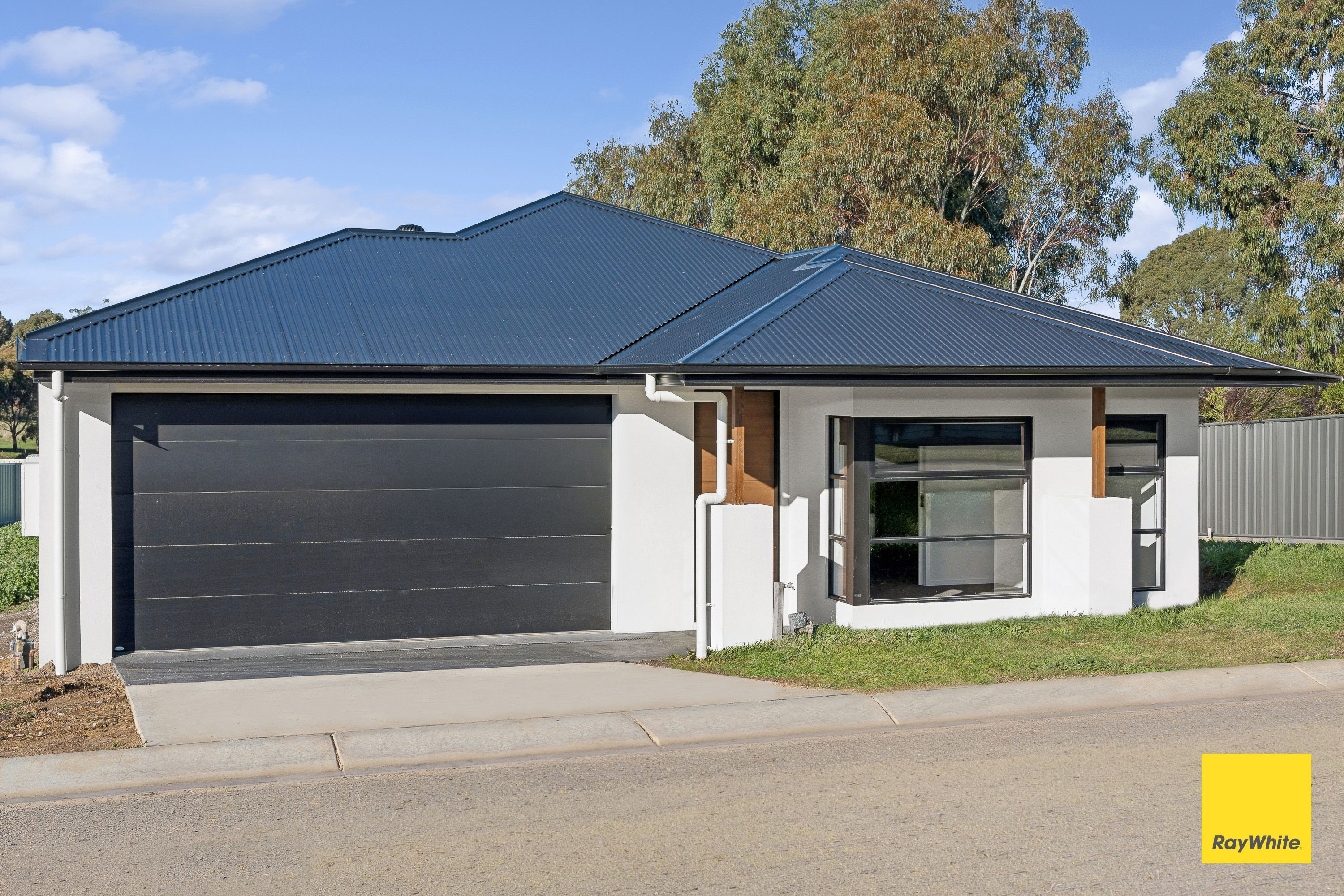 10 Pardalote Place — photo from Ray White Bendigo