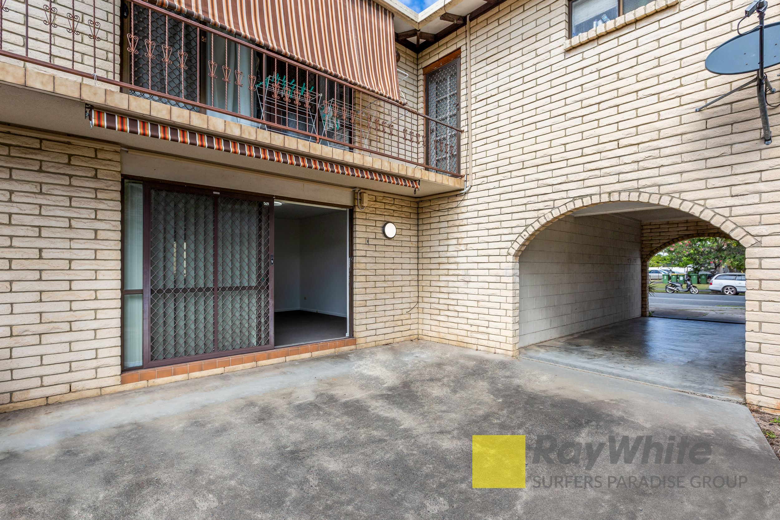 1/25 Thomas Drive — photo 8 of 10