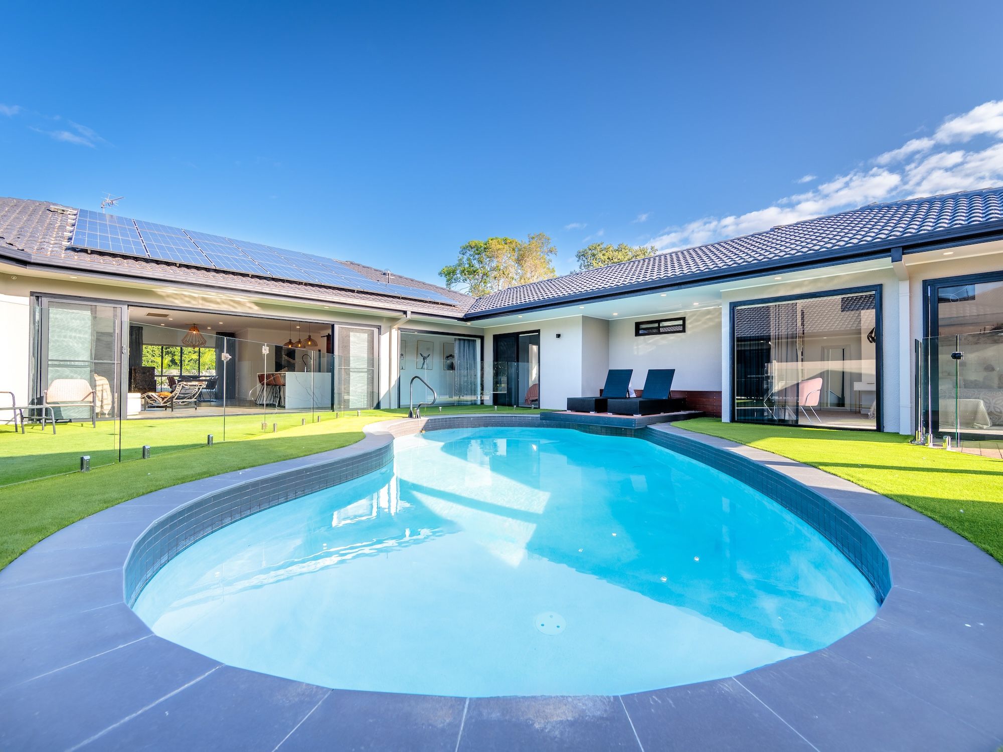 2 Kirralee Drive, Robina QLD 4226